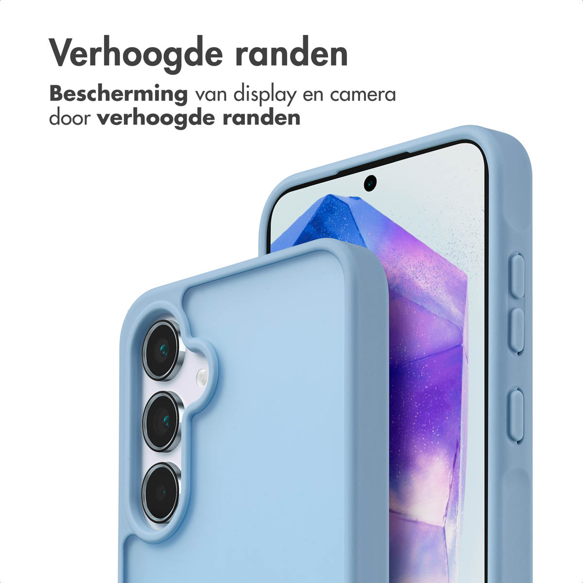 Lichtblauwe telefoonhoes op een telefoon. Tekst zegt 'Verhoogde randen' en 'Bescherming...'