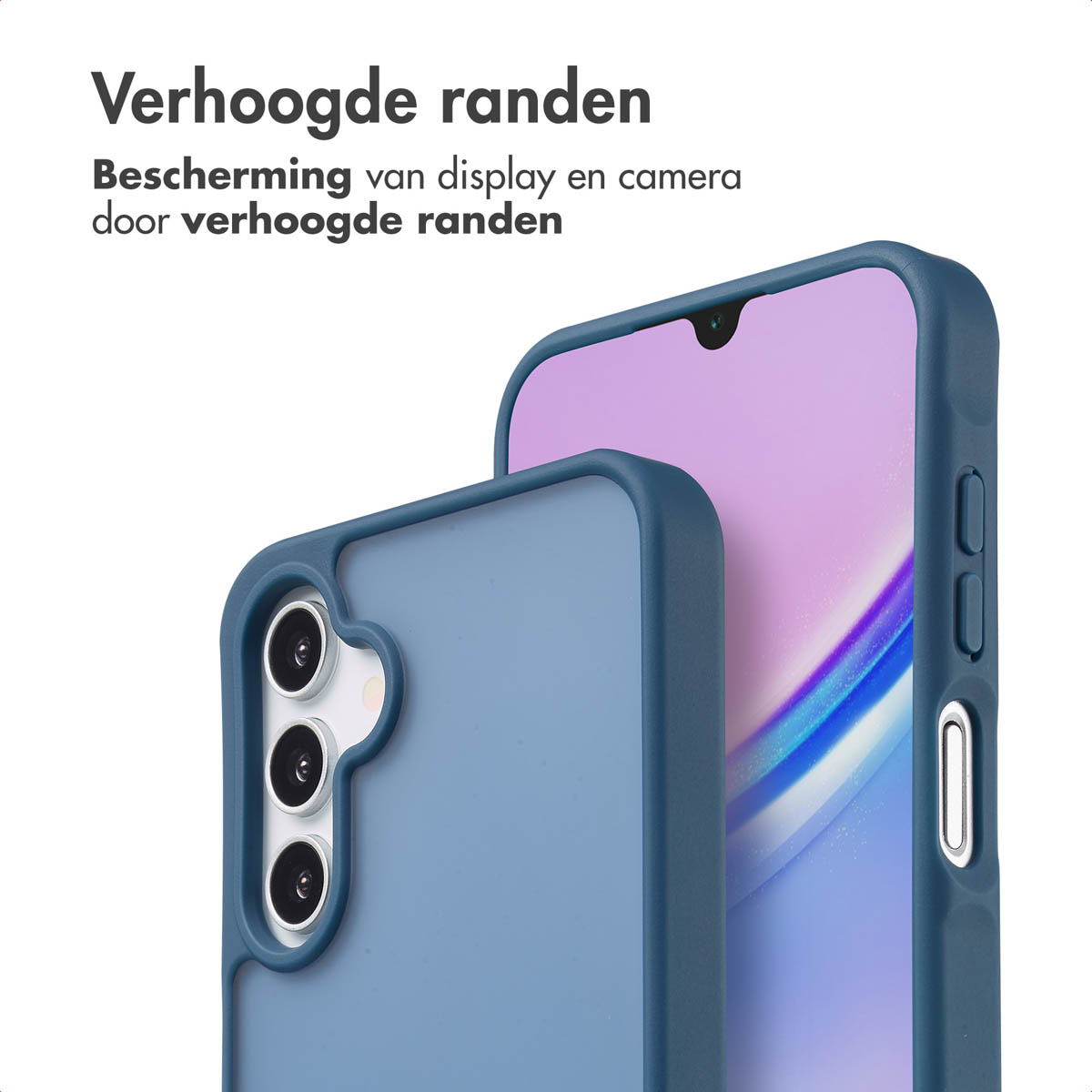 Close-up van een telefoonhoesje, met tekst in het Nederlands. De hoes is blauw.