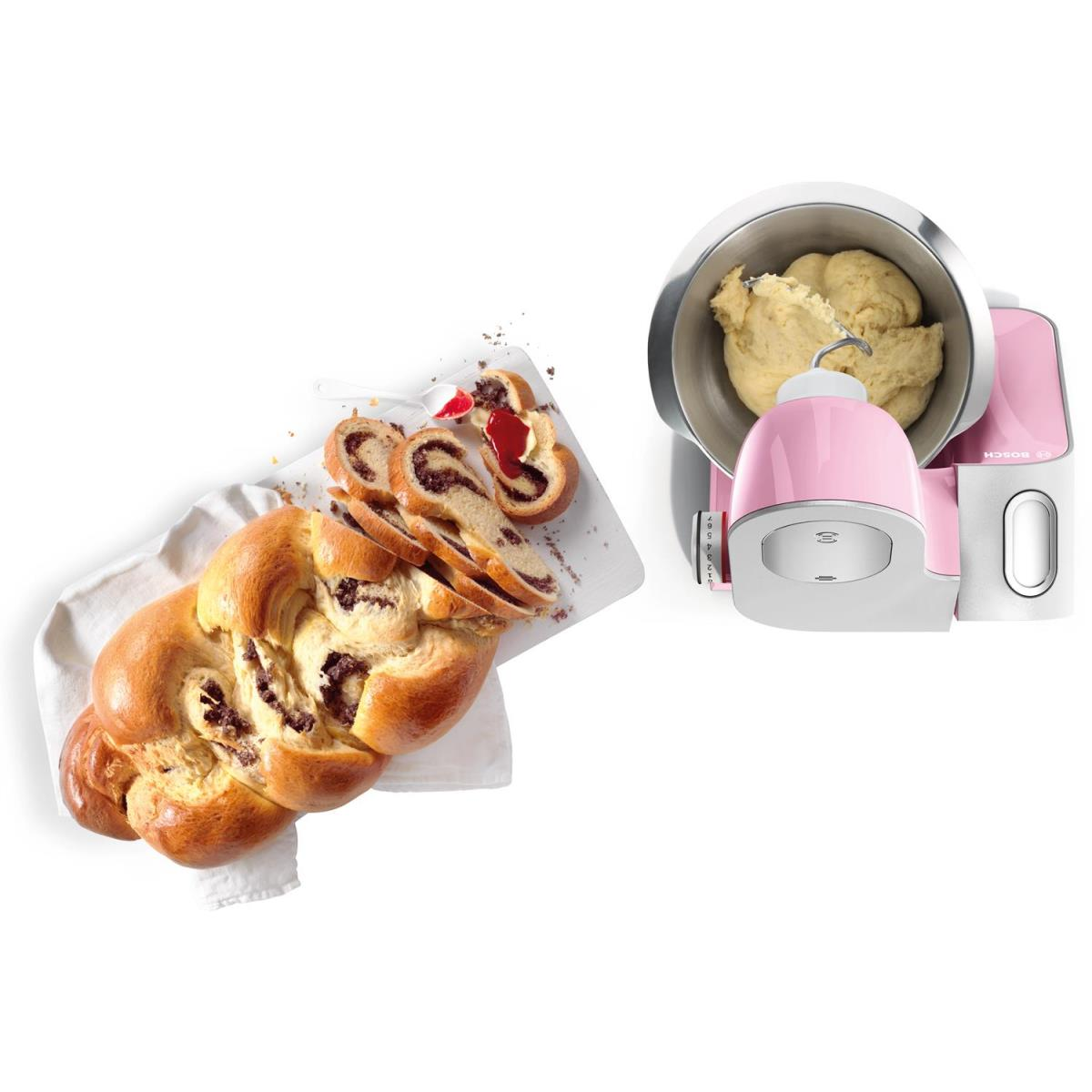 Pembe bir Bosch mutfak makinesi, hamur dolu bir kase ve reçel ile dilimlenmiş bir somun ekmek.