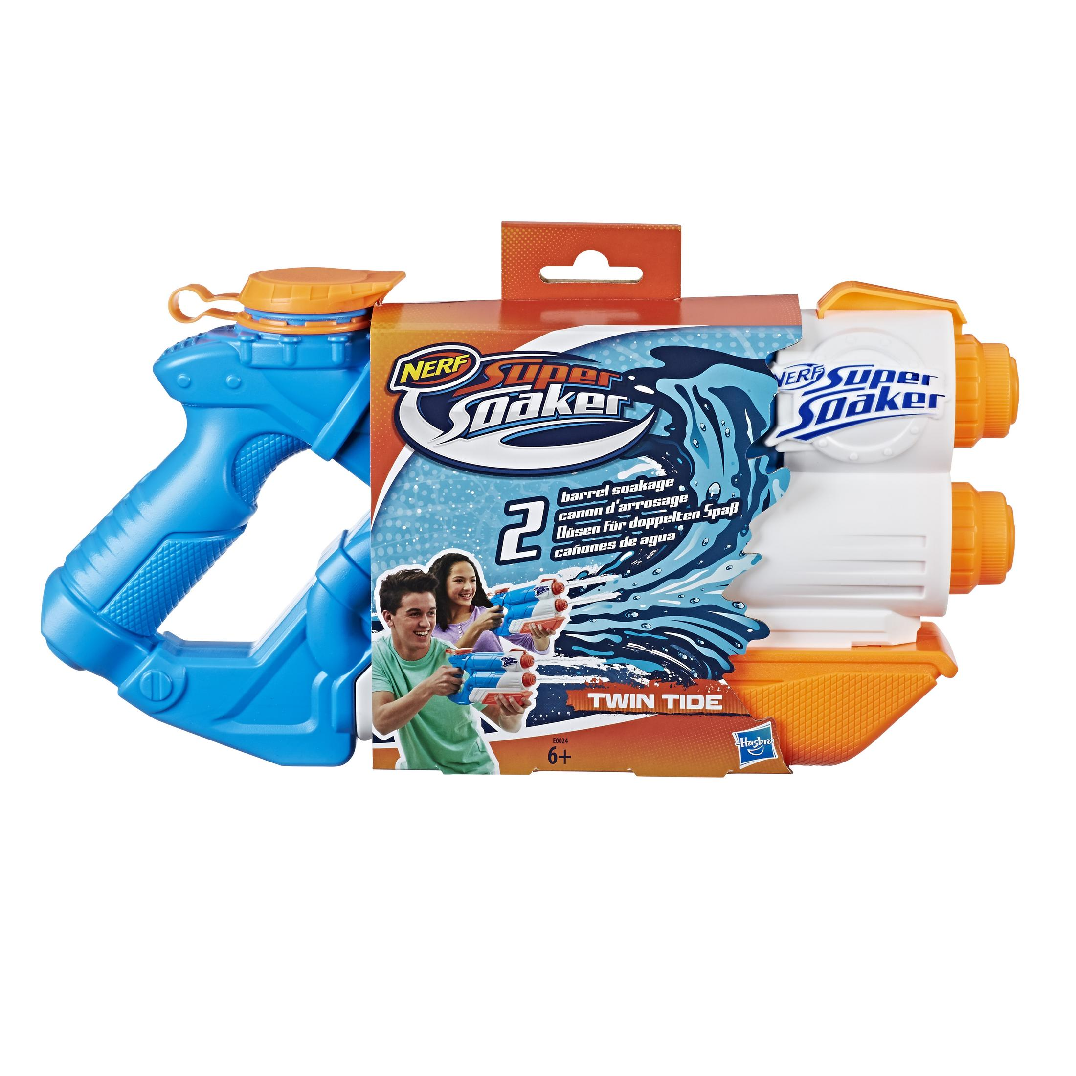Una pistola de agua Nerf Super Soaker en una caja, con un mango azul y detalles naranjas.