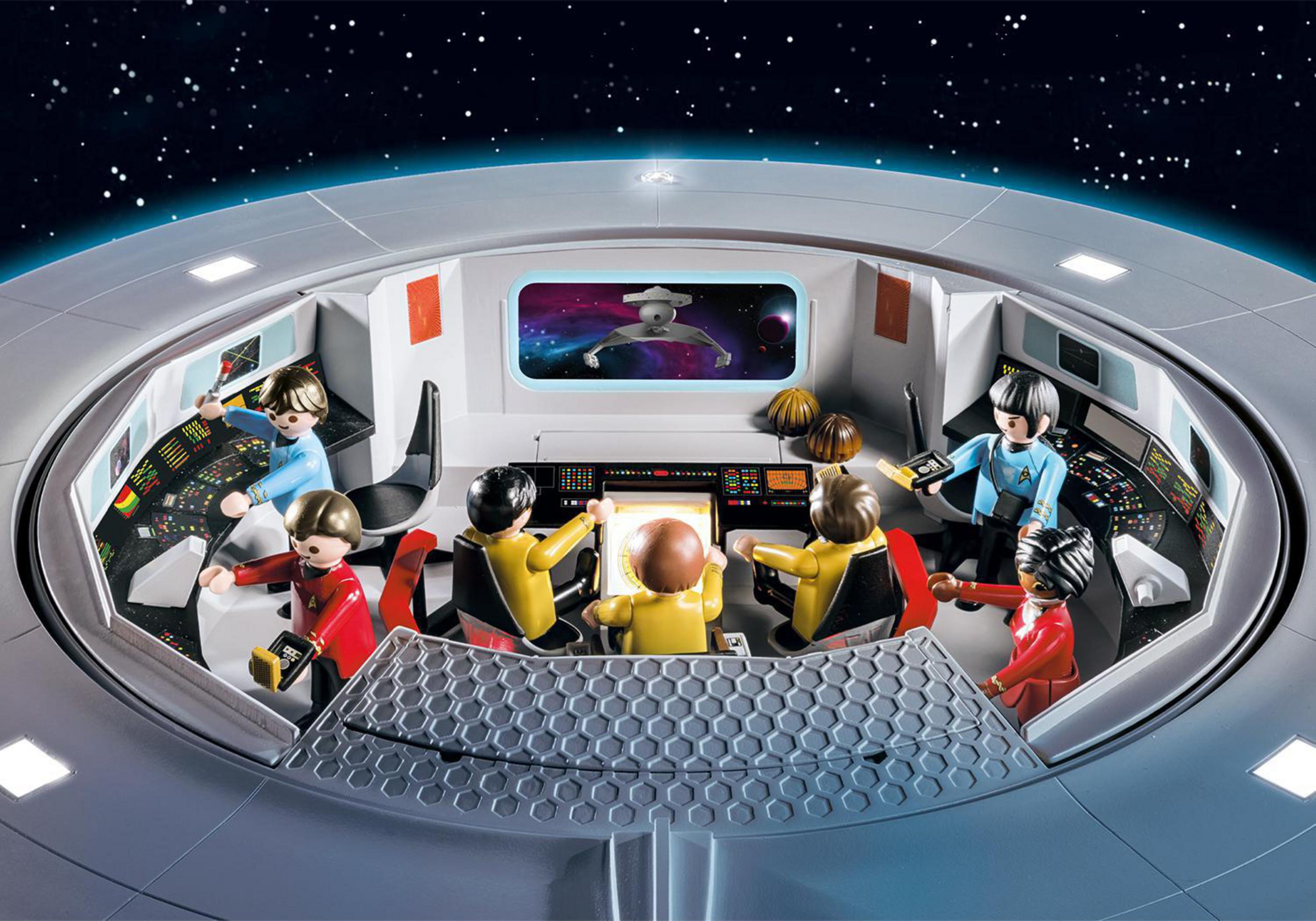 Set Playmobil Star Trek: scena del ponte con personaggi. Lo sfondo è una scena spaziale. I personaggi sono alle postazioni.
