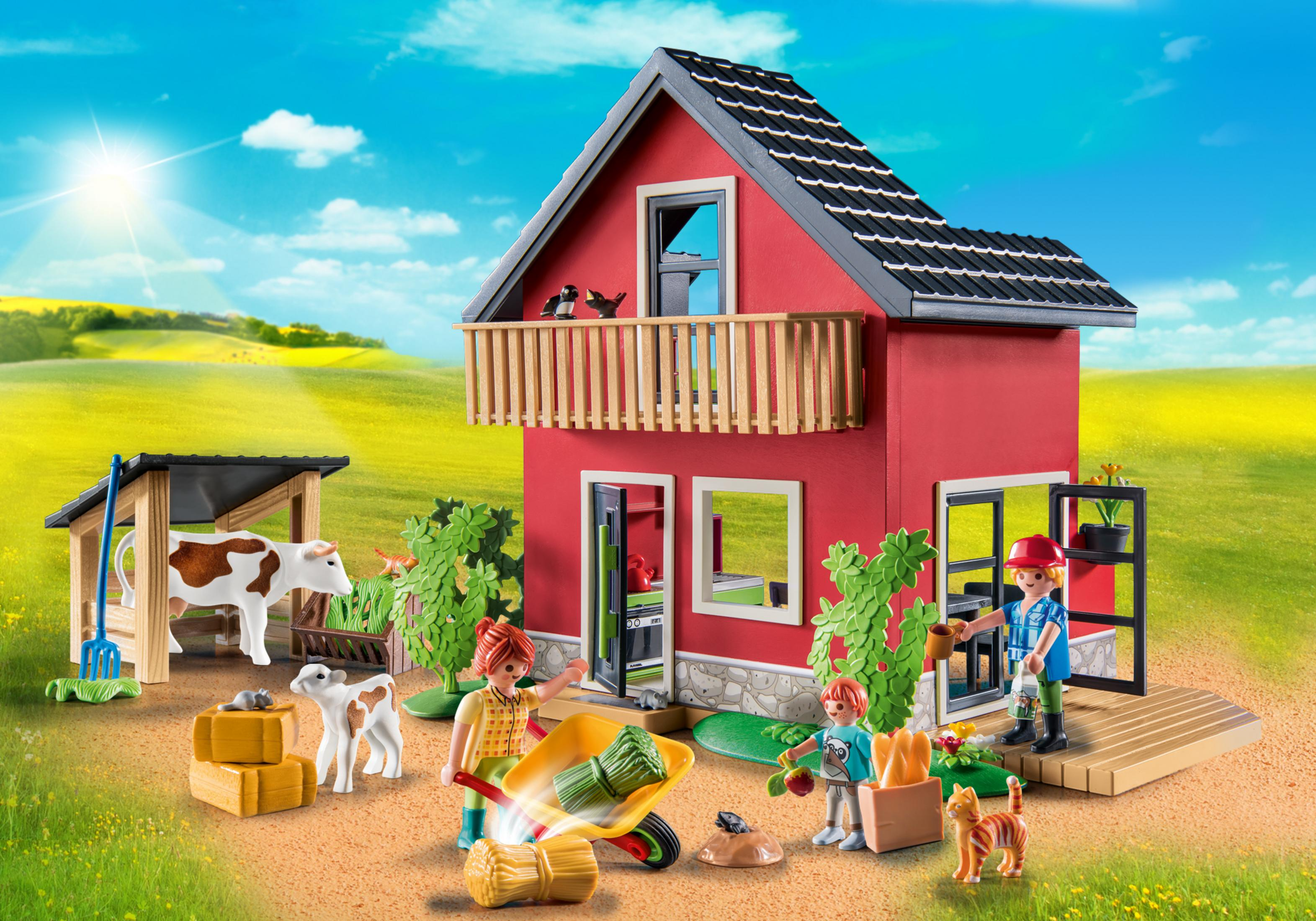 Playmobil-Bauernhofszene, rotes Haus, Familienfiguren, Kuh, Kalb, Heuballen und Zubehör.