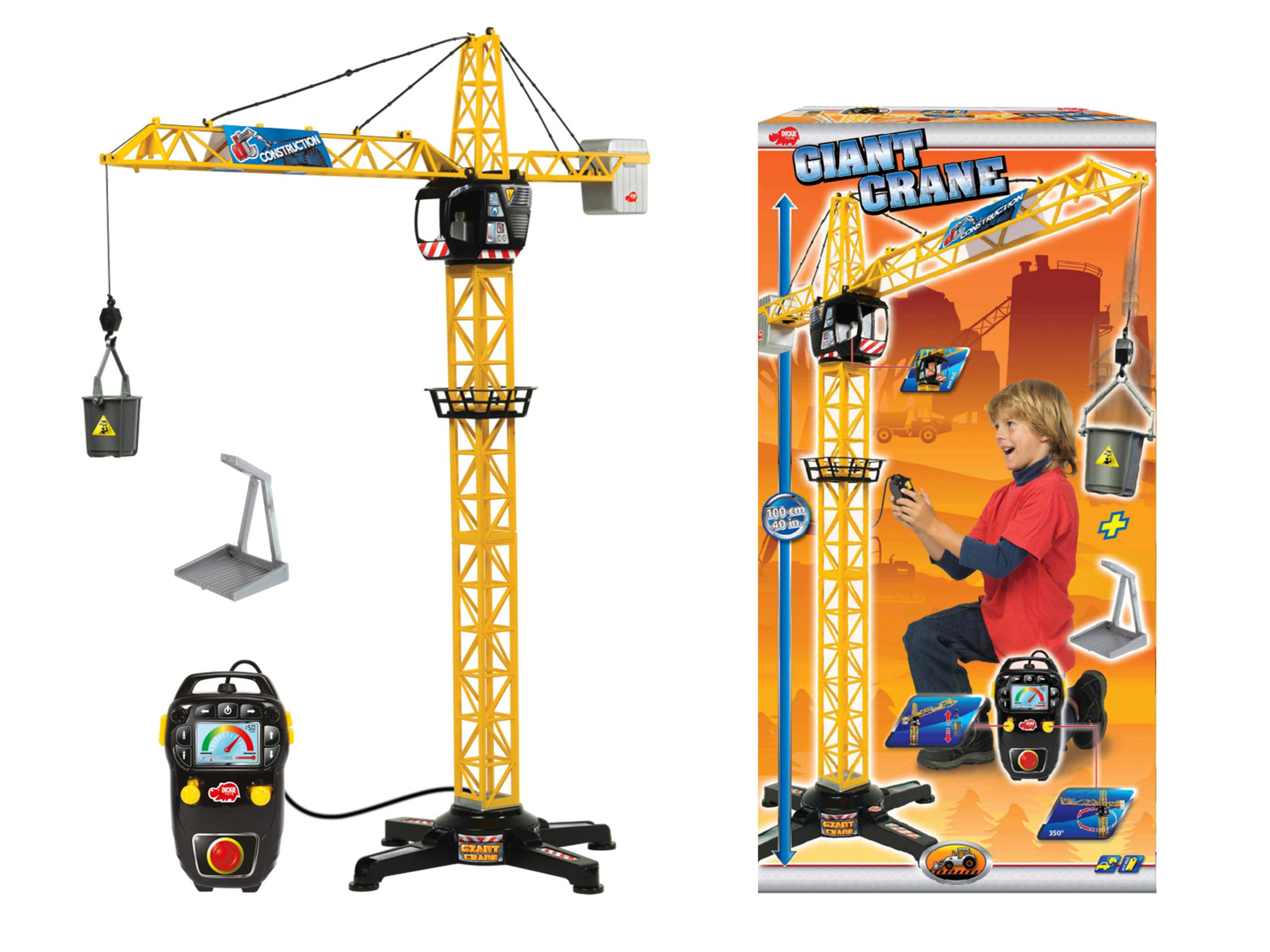 Gelber Riesenkranspielzeug mit Fernbedienung und einem Jungen, der ihn von der Verpackung bedient.