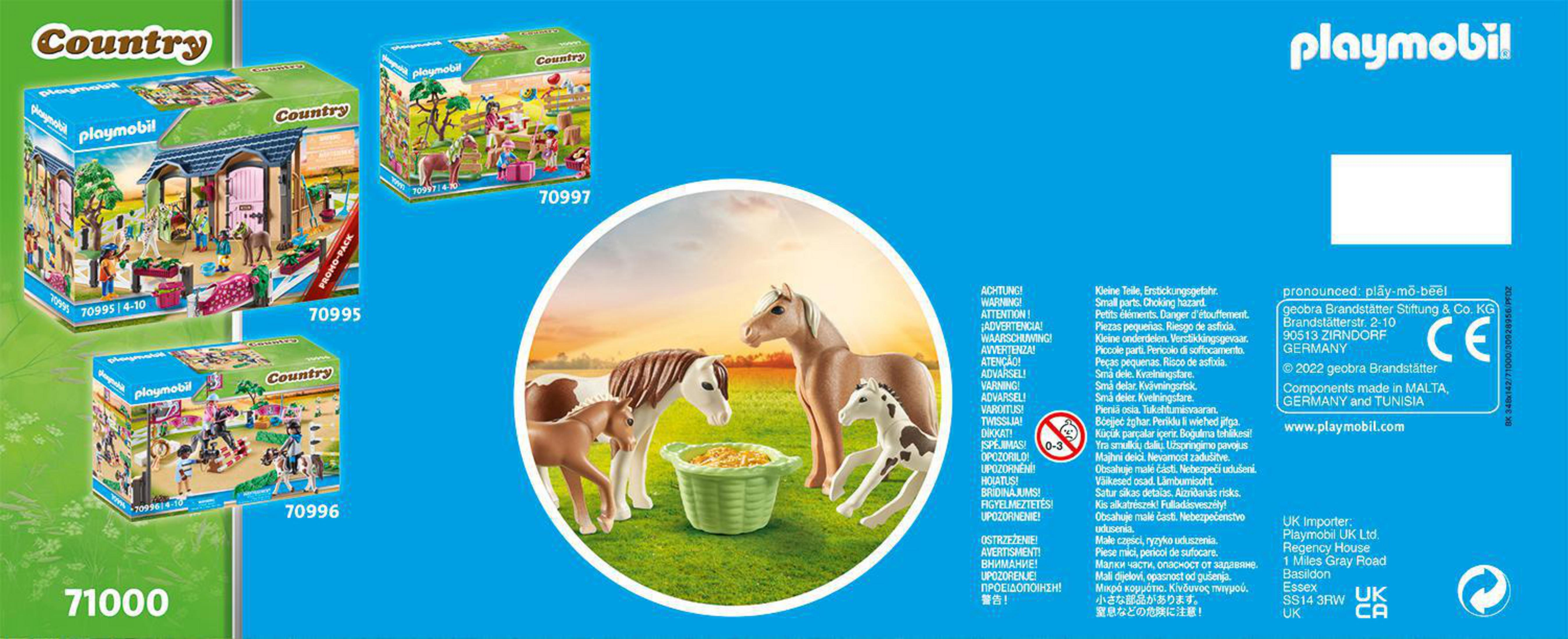 Ein Playmobil-Box-Set mit Pferden, Stall und Zubehör auf blauem Hintergrund.