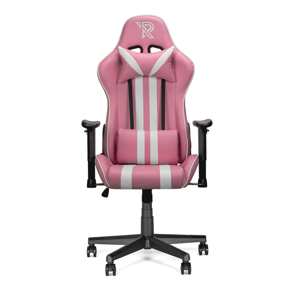 Roze gamingstoel met witte strepen, hoofdsteun en armleuningen. Zwarte basis met wielen.