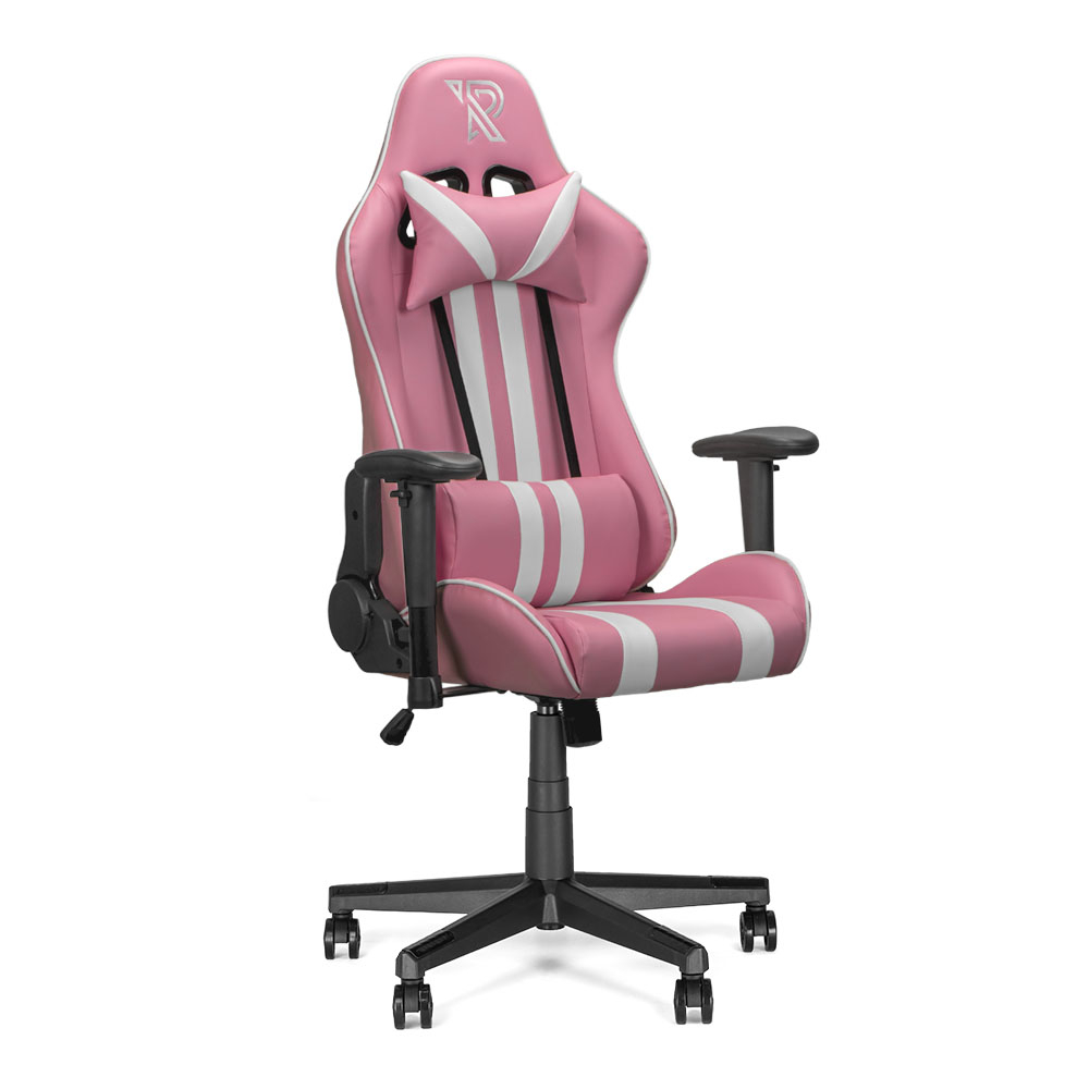 Een roze en witte gamingstoel met strepen, een hoofdsteun en armleuningen.