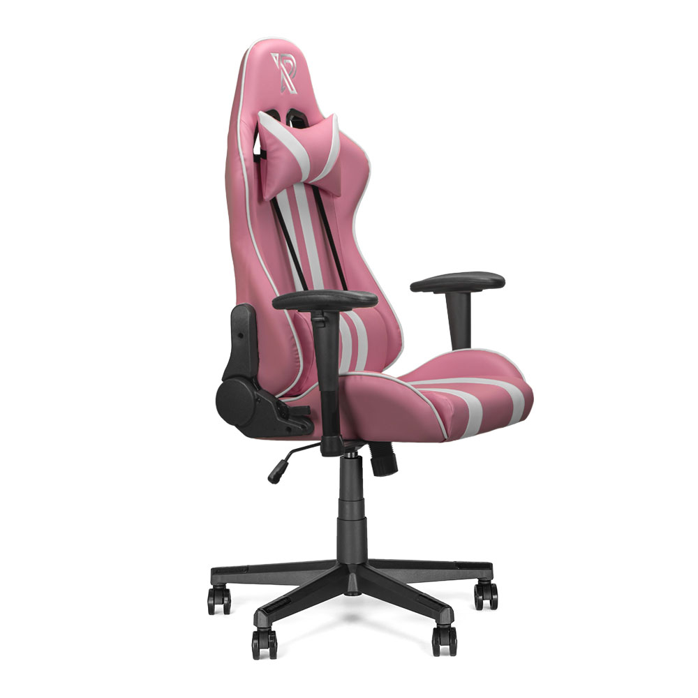 Een roze gamingstoel met witte strepen en zwarte accenten.
