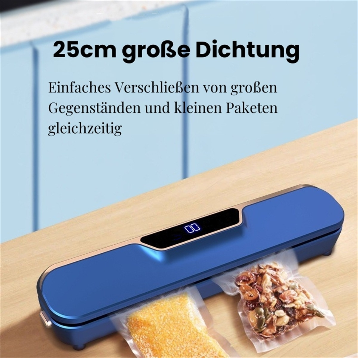Blaues Vakuumiergerät mit zwei Beuteln mit Lebensmitteln auf Holzoberfläche.