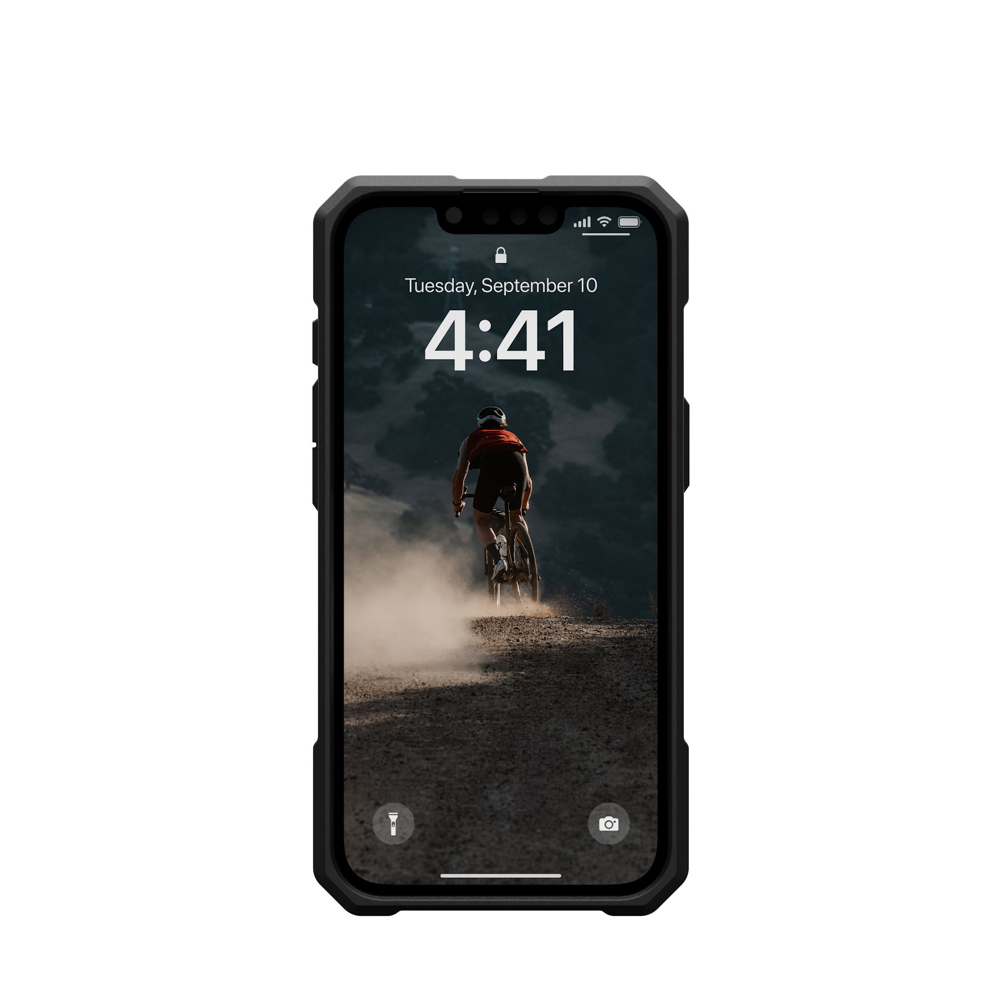 Écran de téléphone montre cycliste sur chemin de terre. Étui noir entoure l'écran.