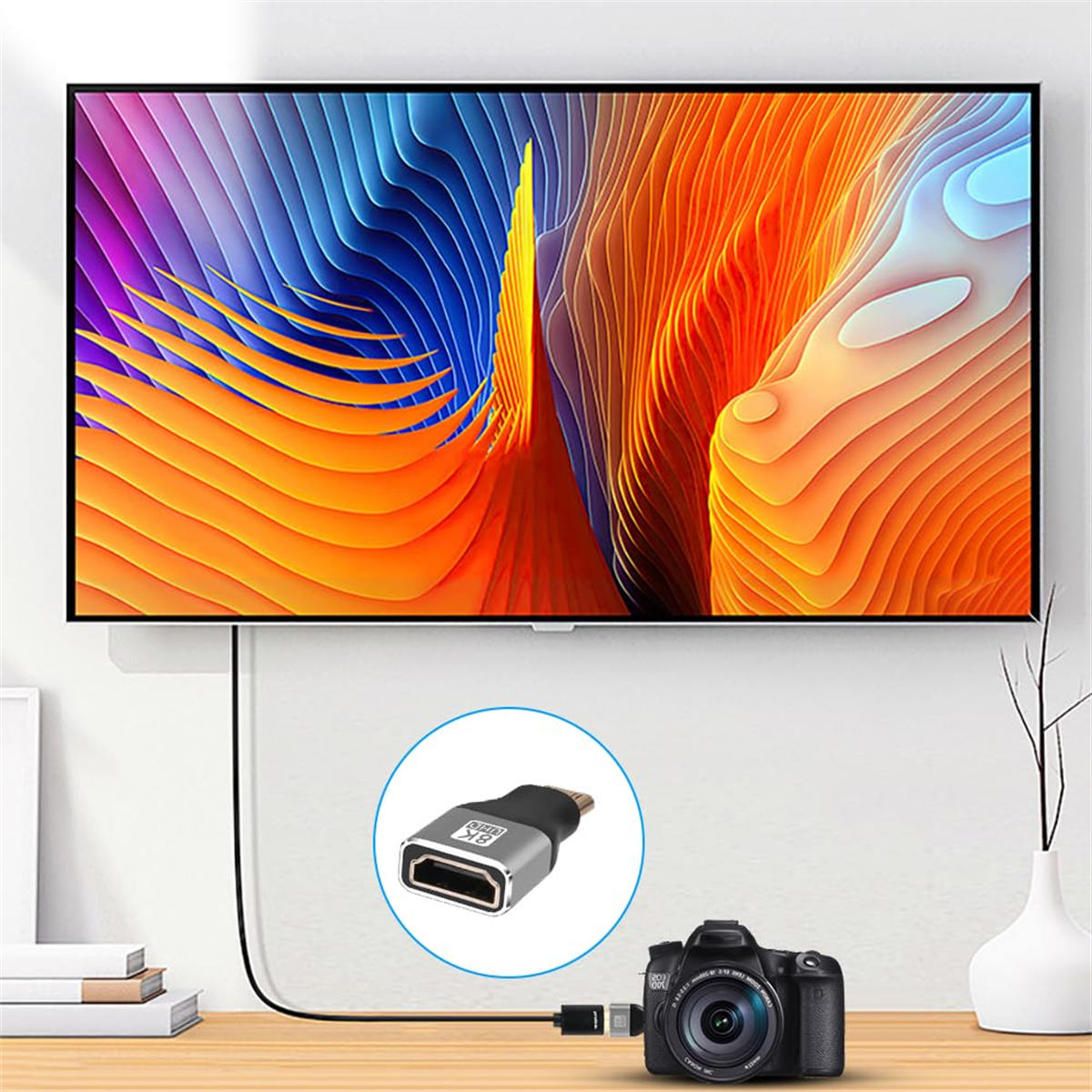 Kamera über ein schwarzes Kabel mit einem Fernseher verbunden. Ein Adapter ist in der Mitte.