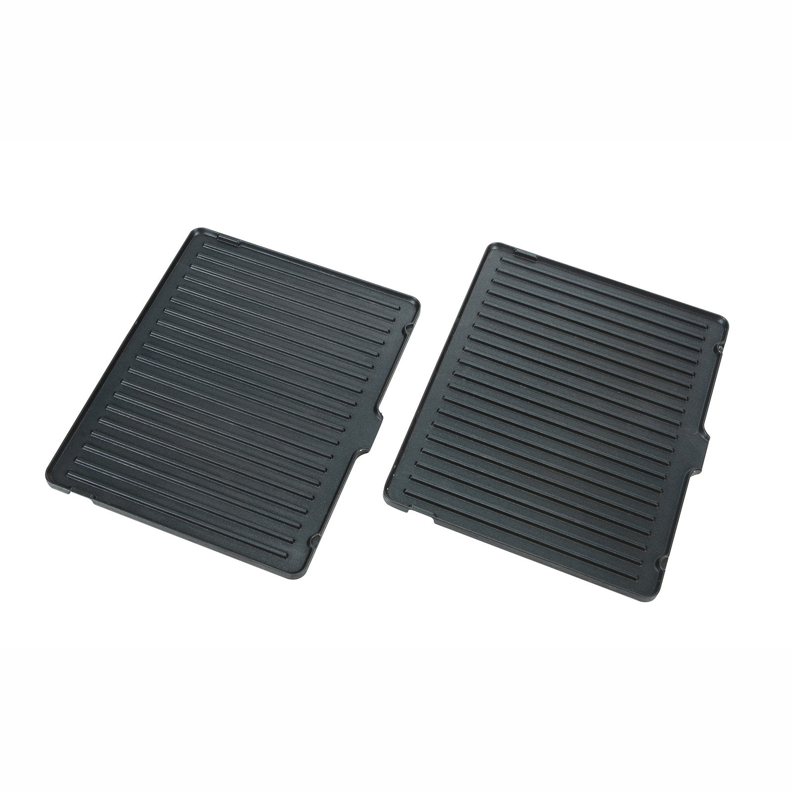 Dwie czarne płyty grillowe na białym tle. Płyty mają żebrowane powierzchnie.