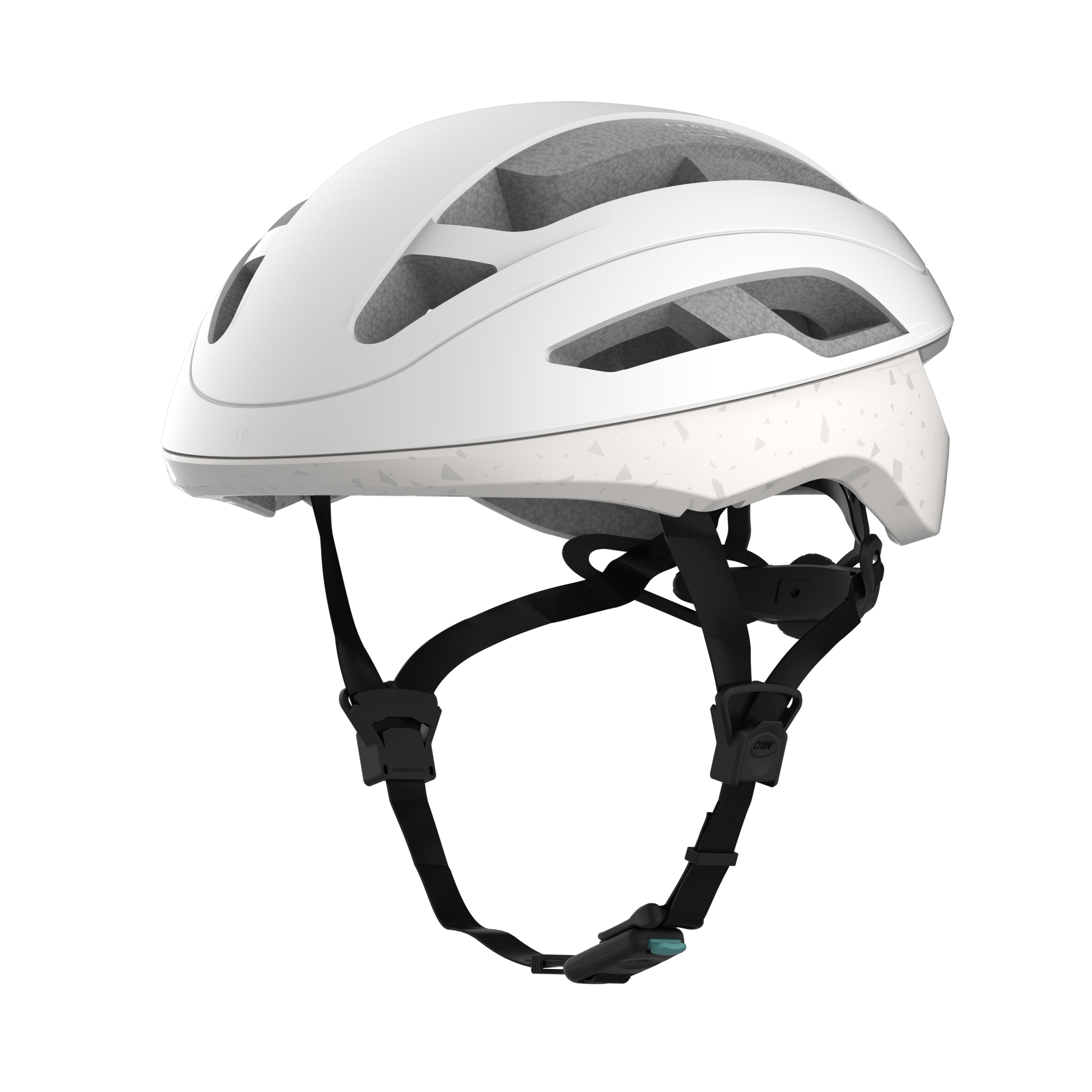 Weißer Fahrradhelm mit Belüftungsöffnungen und Riemen. Der Helm befindet sich auf weißem Hintergrund.