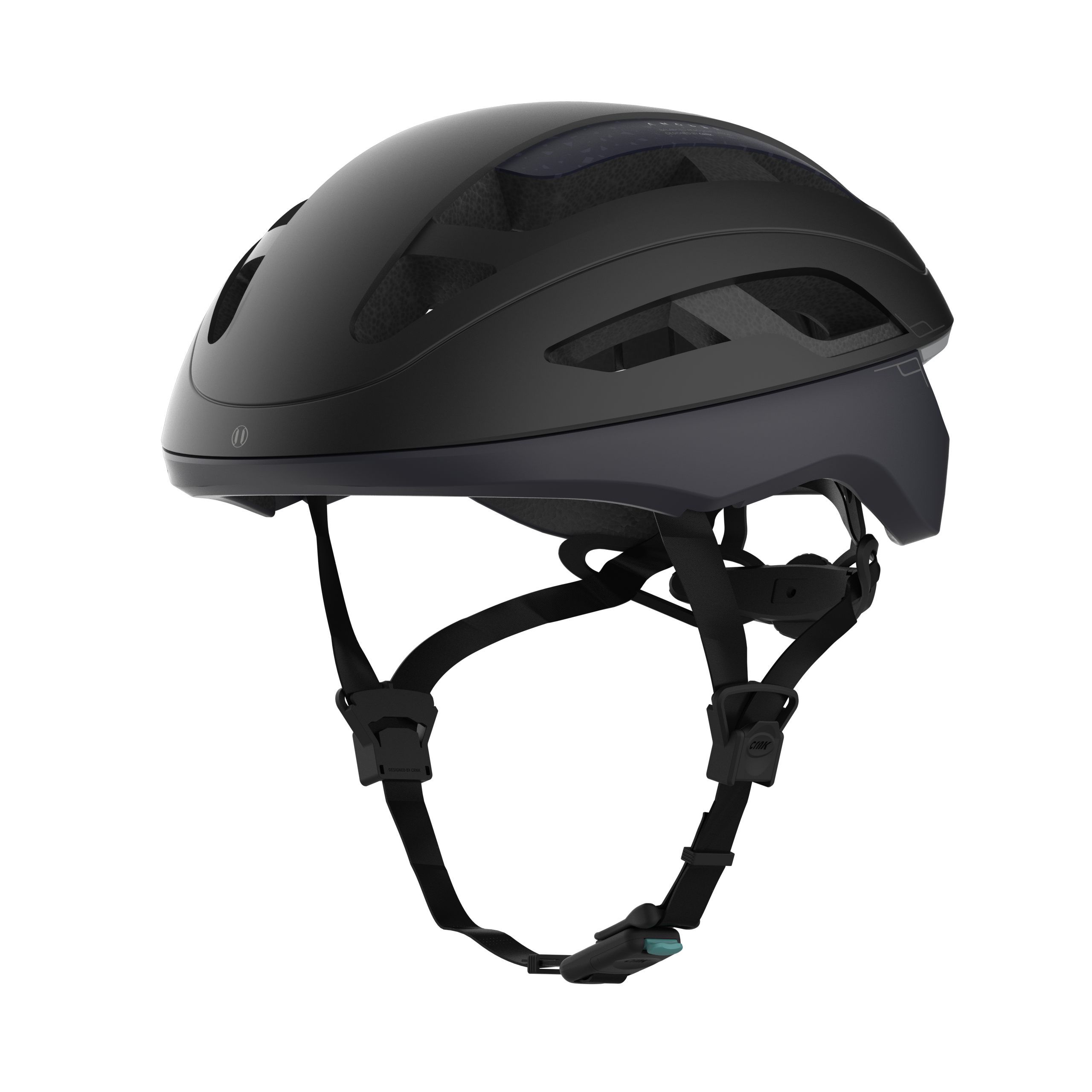 Schwarzer Fahrradhelm. Der Helm hat eine matte Oberfläche und Riemen. Schwarzer Hintergrund.