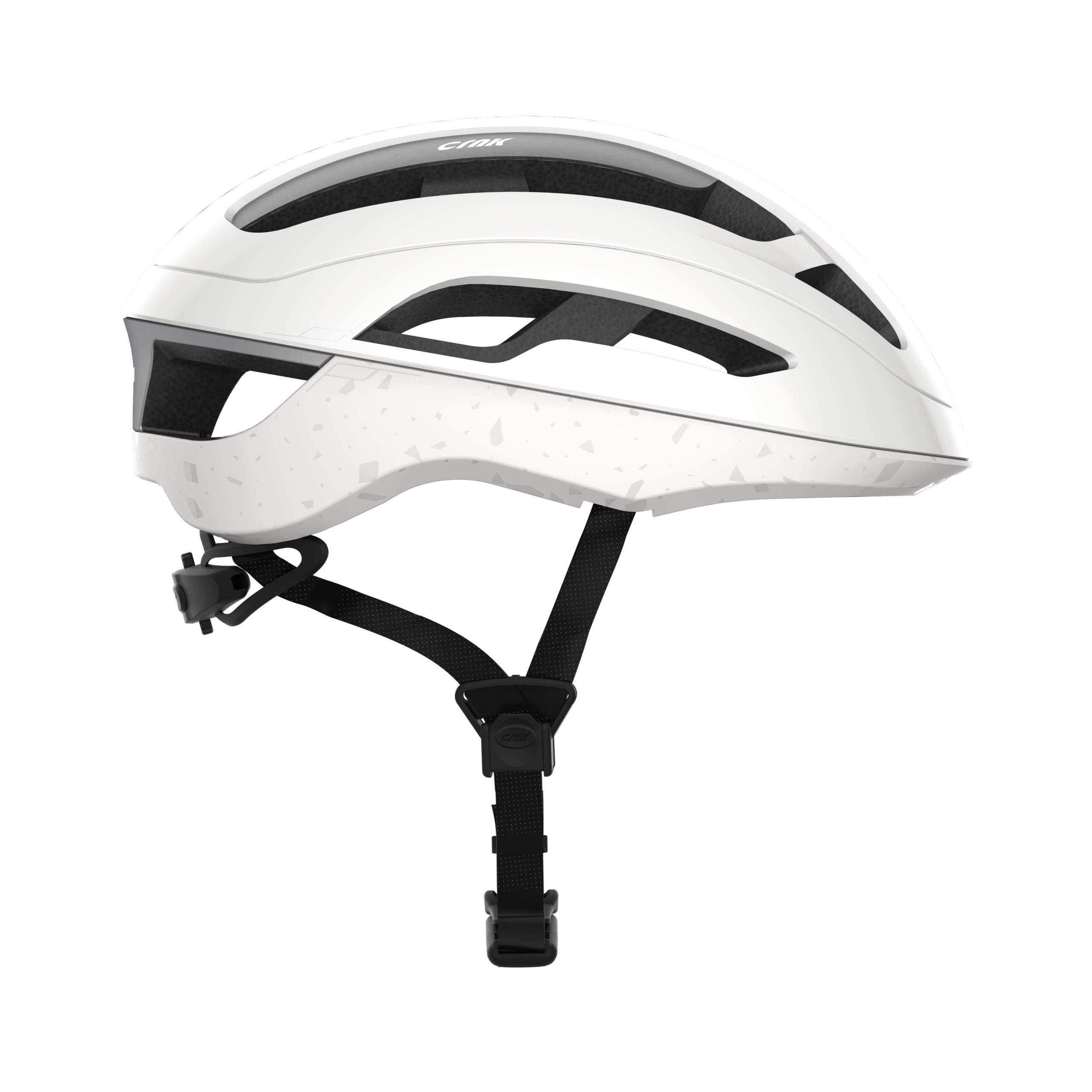 Ein weißer Fahrradhelm mit schwarzen Riemen und Schnallen, mit gesprenkeltem Design. Weißer Hintergrund.
