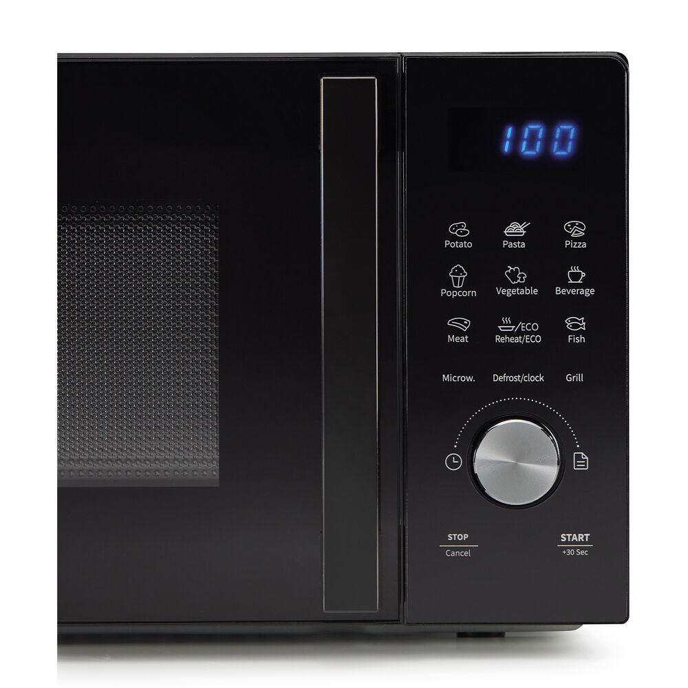 Czarna kuchenka mikrofalowa z przyciskami sterowania i wyświetlaczem cyfrowym pokazującym 100.