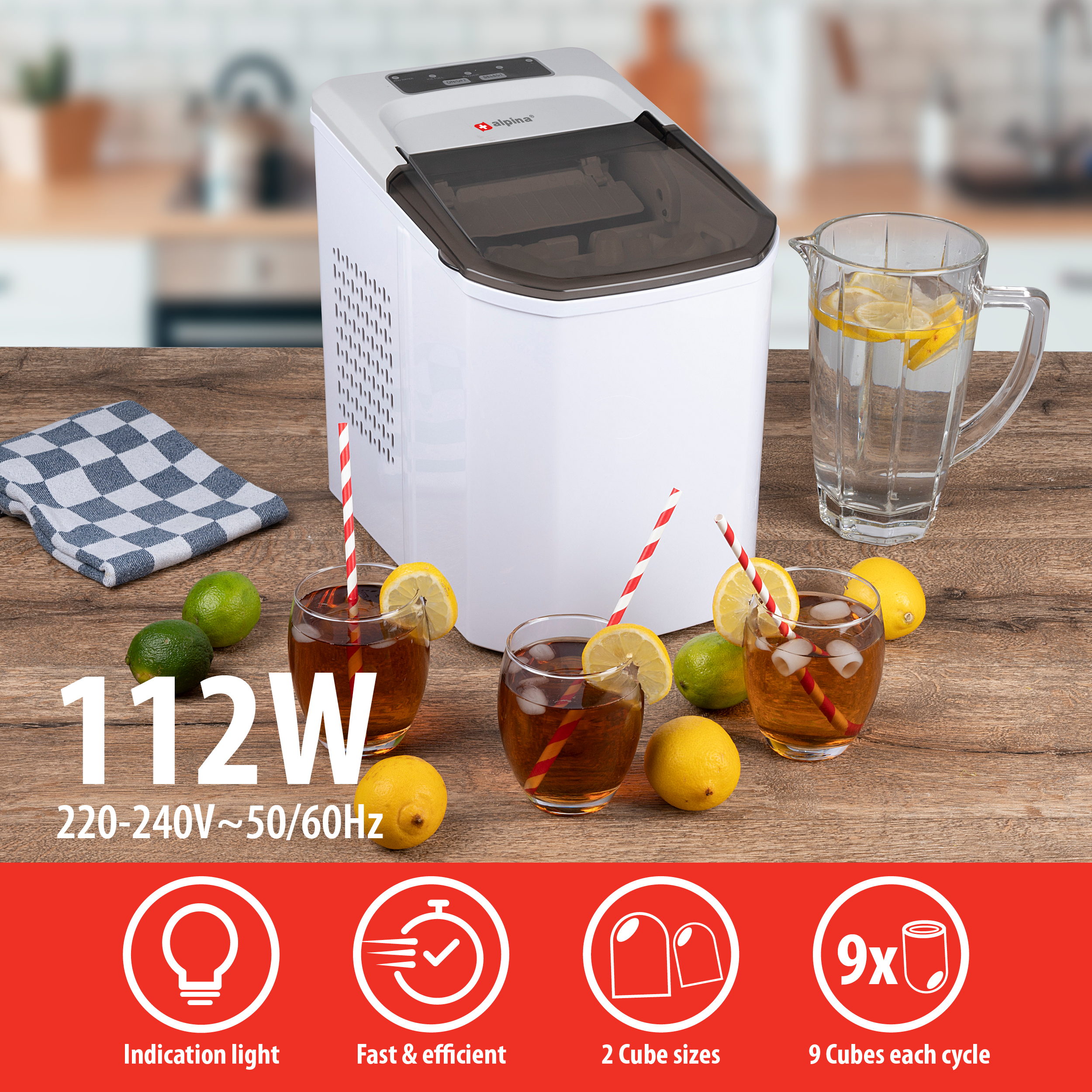 Eismaschine mit Gläsern, Zitronen, Eis und Getränken auf einem Holztisch. Text: 112W, 220-240V~ 50/60Hz.