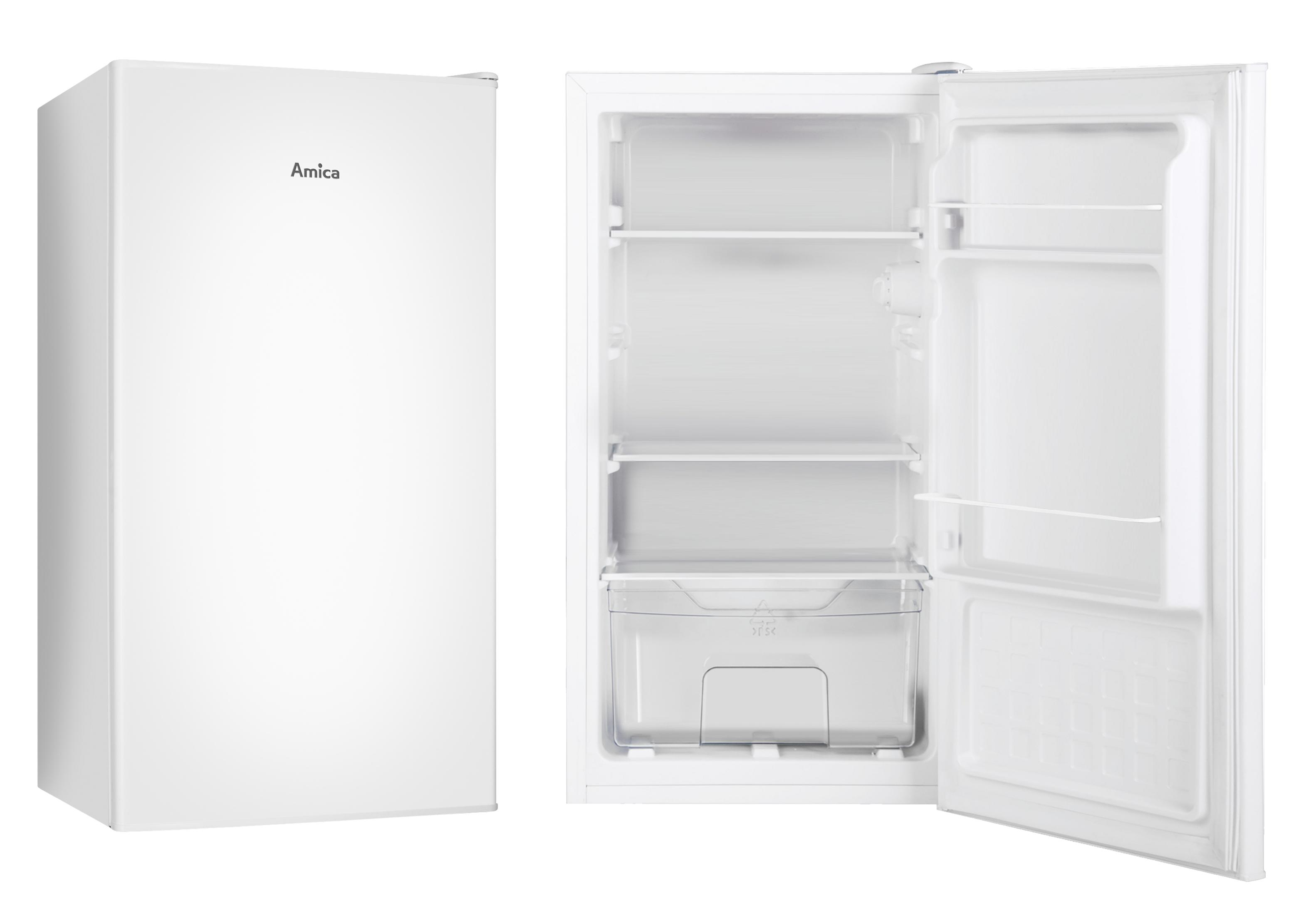 Ein weißer Kühlschrank, eine Tür geschlossen, die andere geöffnet mit Regalen und Schublade.
