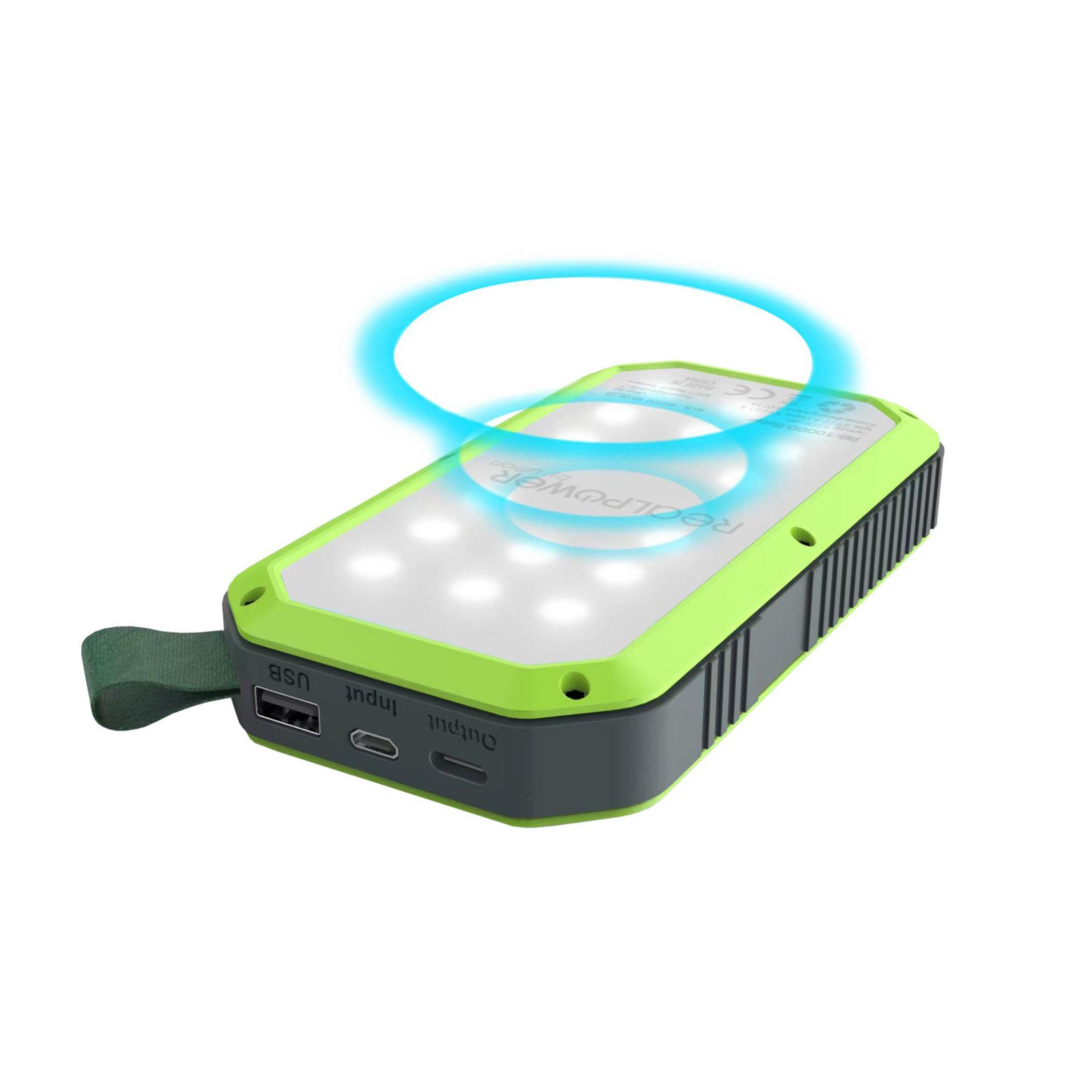 Un power bank verde e nero con porte USB e una luce.