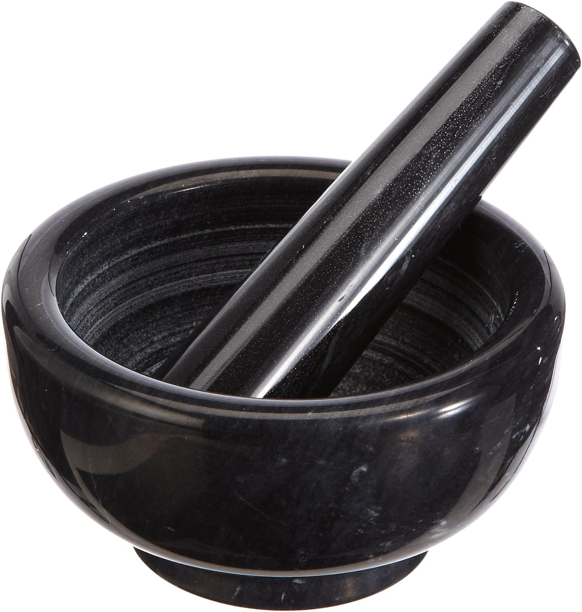 Schwarzes Marmor-Mörser- und Stößel-Set. Stößel ist im Mörser.