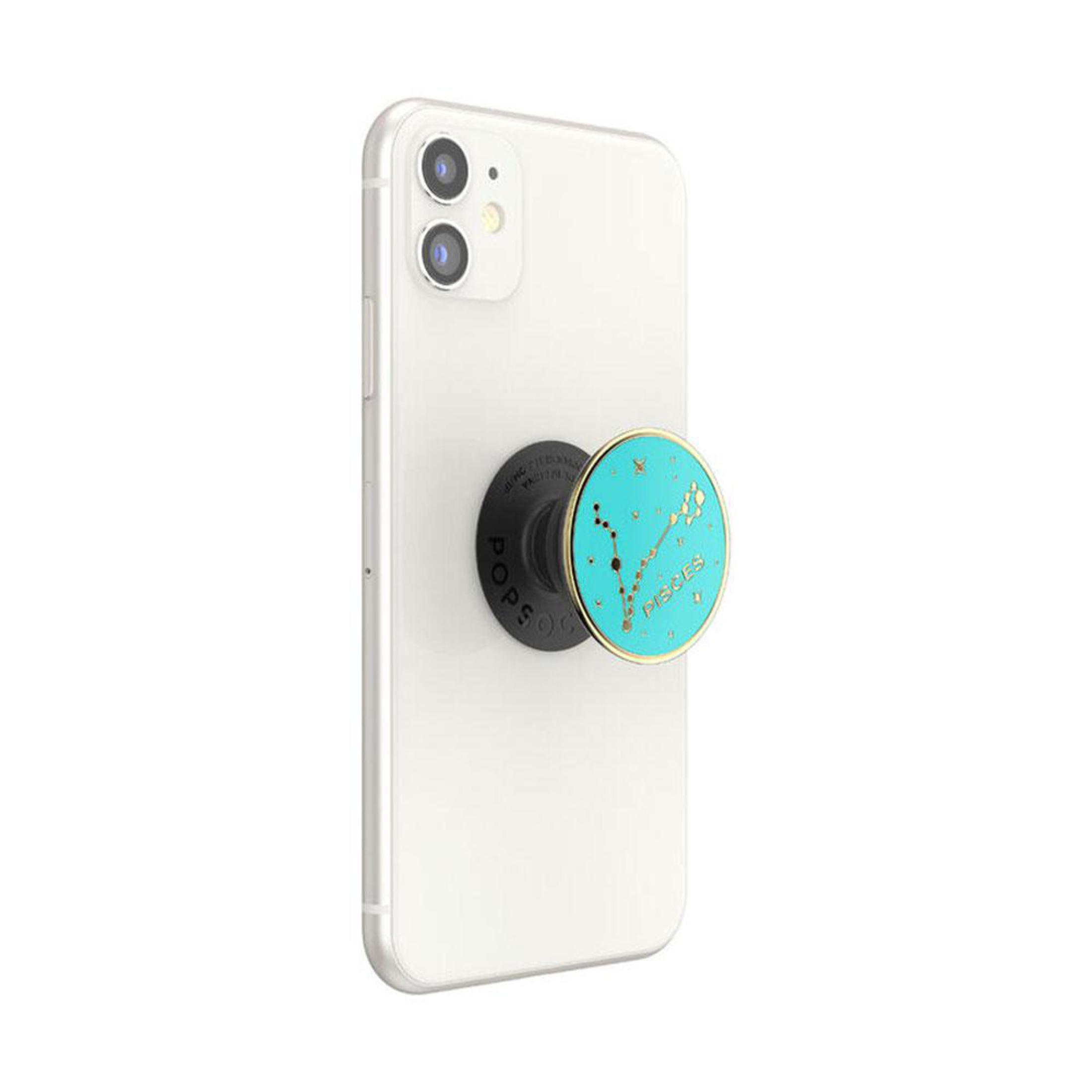 Ein weißes Smartphone mit einem türkisfarbenen Fische-PopSocket auf der Rückseite.