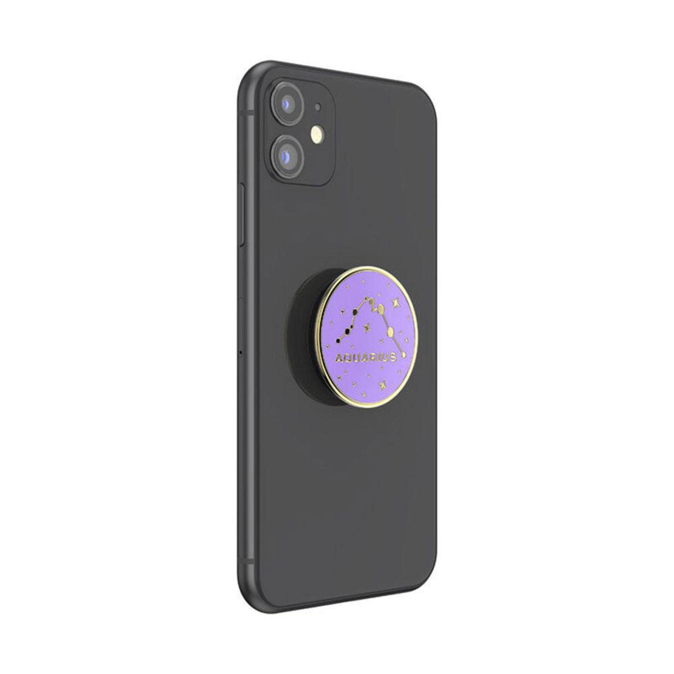 Schwarzes Telefon mit lila Wassermann-Popsocket. Zeigt Wassermann-Konstellation.