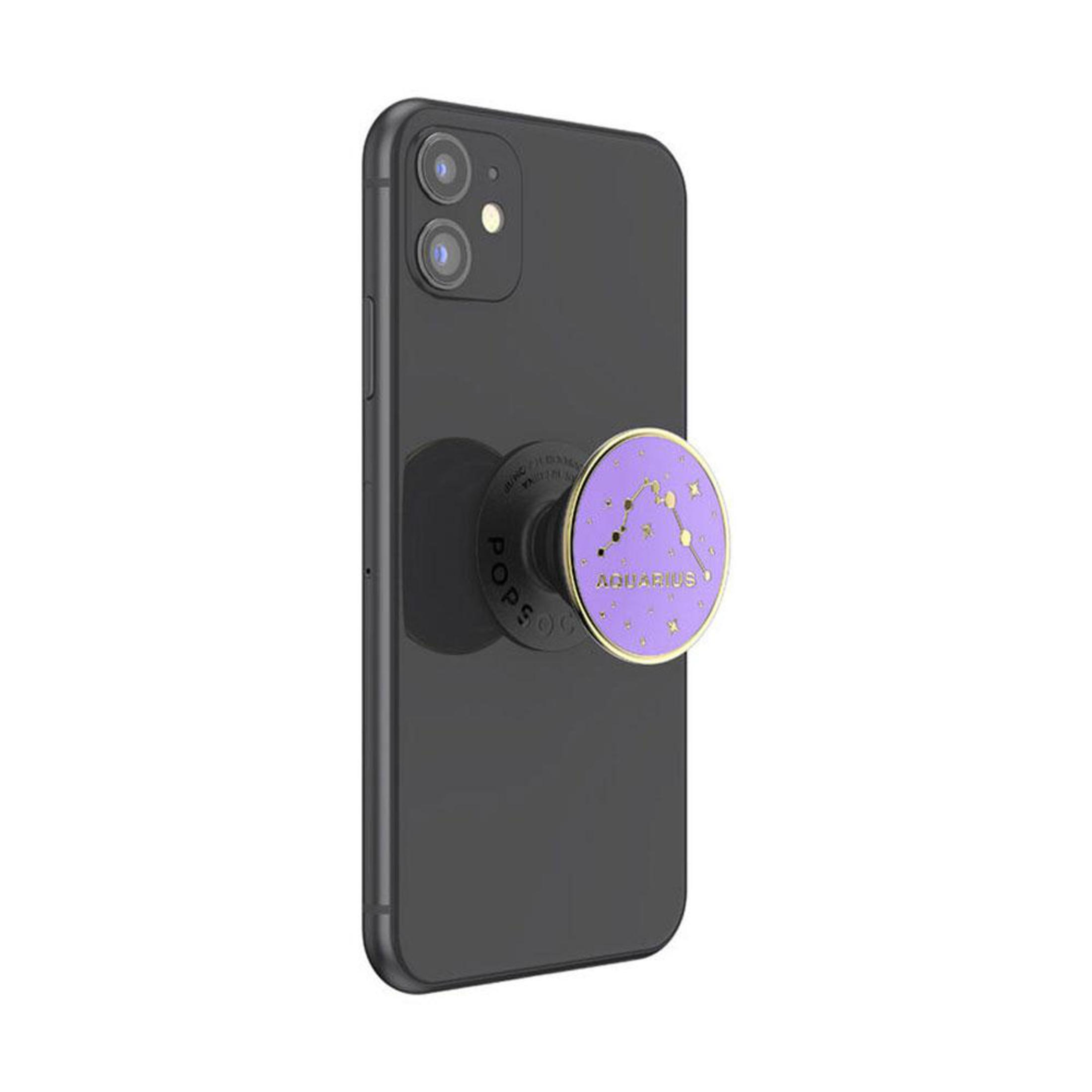 Ein schwarzes Telefon mit einem Wassermann PopSocket.