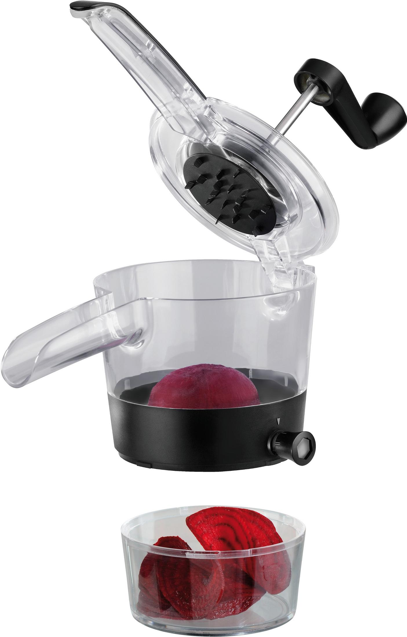 Ein klarer Gemüsespiralschneider mit einer roten Rübe und geschnittenen Rüben in einem Behälter darunter.