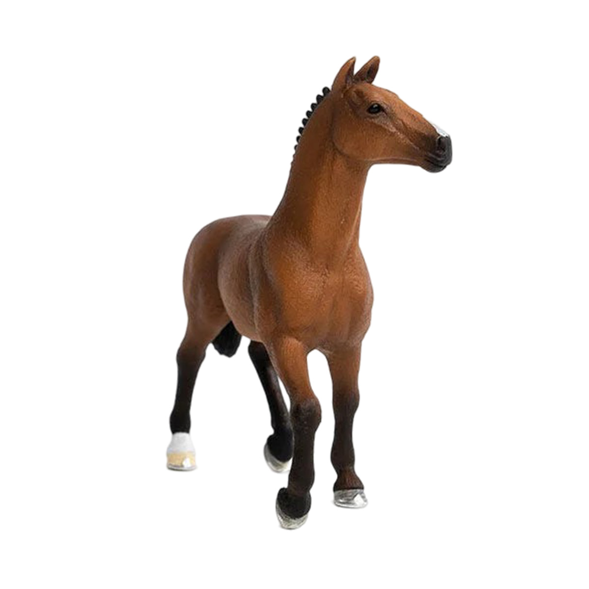 Cavallo giocattolo marrone con zampe nere e zoccoli bianchi, isolato.
