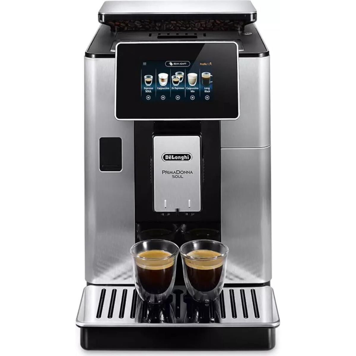 Silber-schwarze Kaffeemaschine mit zwei Espressotassen.