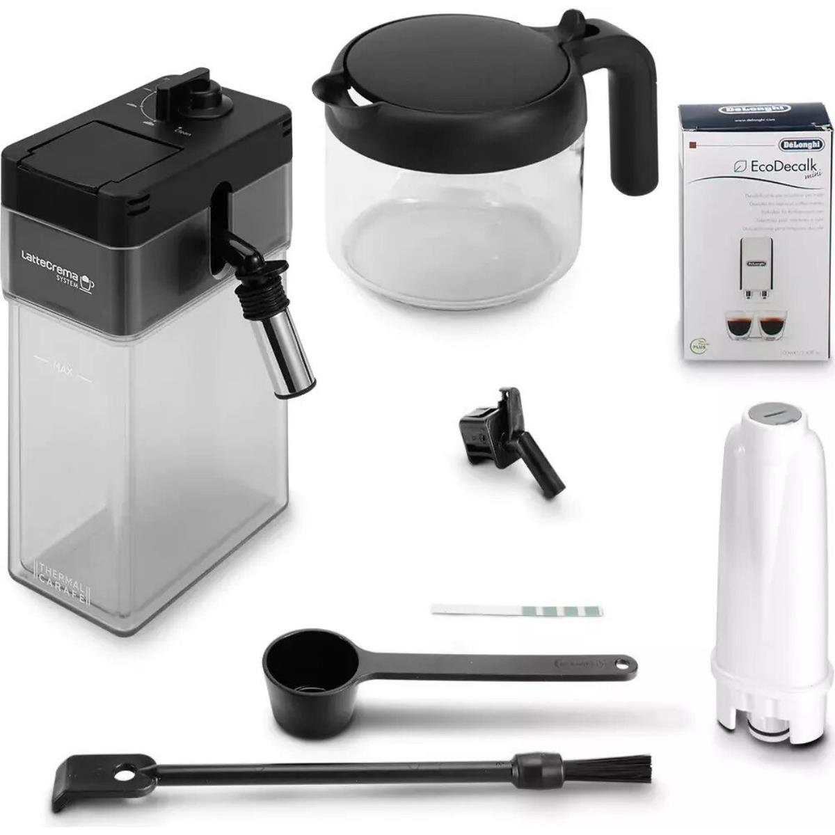 Verschiedene Teile einer Kaffeemaschine. Enthält einen Wassertank, eine Karaffe und ein Entkalkungsset.