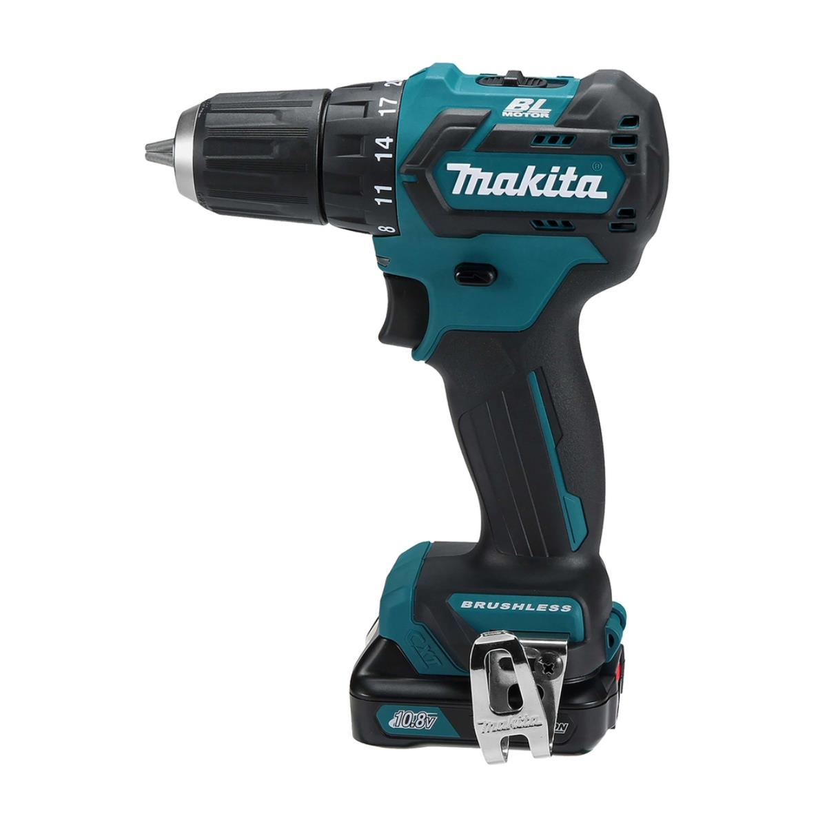 Akku-Bohrschrauber von Makita. Schwarz-Türkis-Design mit Akku.