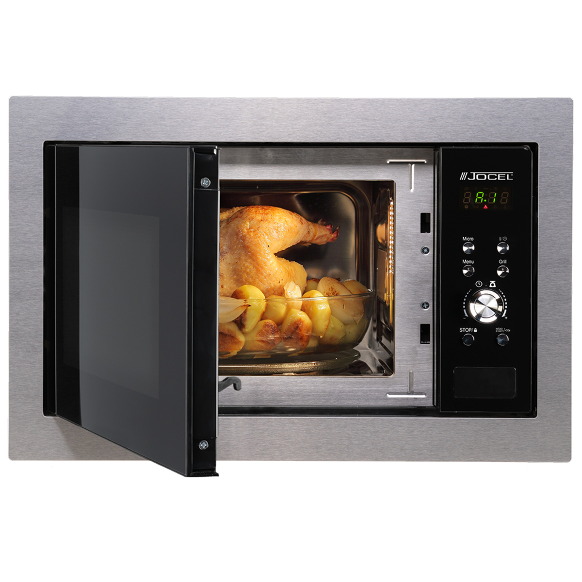 Horno microondas con la puerta abierta. Dentro hay pollo y patatas cocinadas.