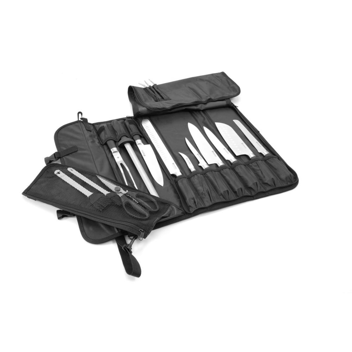 Eine schwarze Messertasche mit Messern und Werkzeugen.