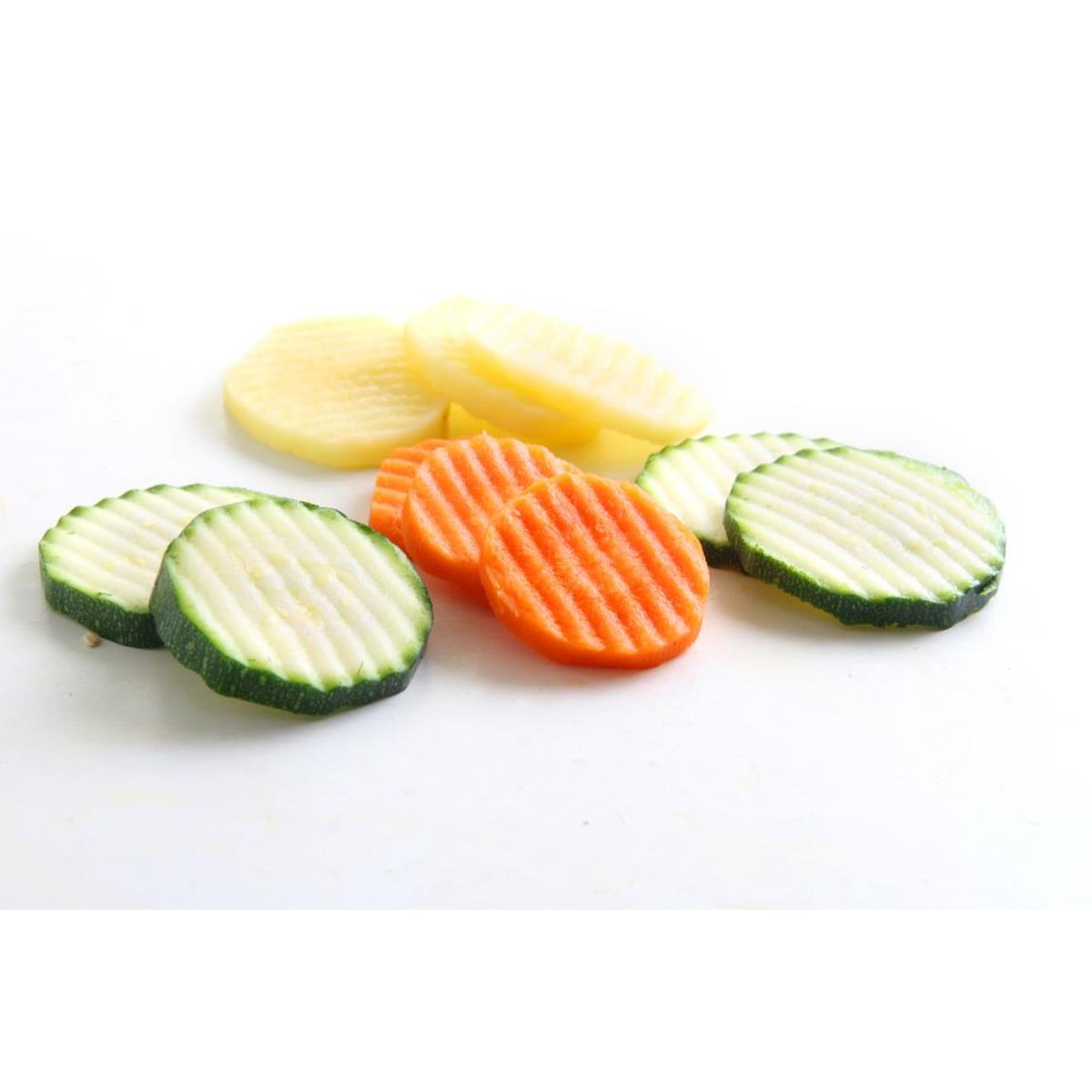Geschnittenes Gemüse: Kartoffeln, Zucchini und Karotten.