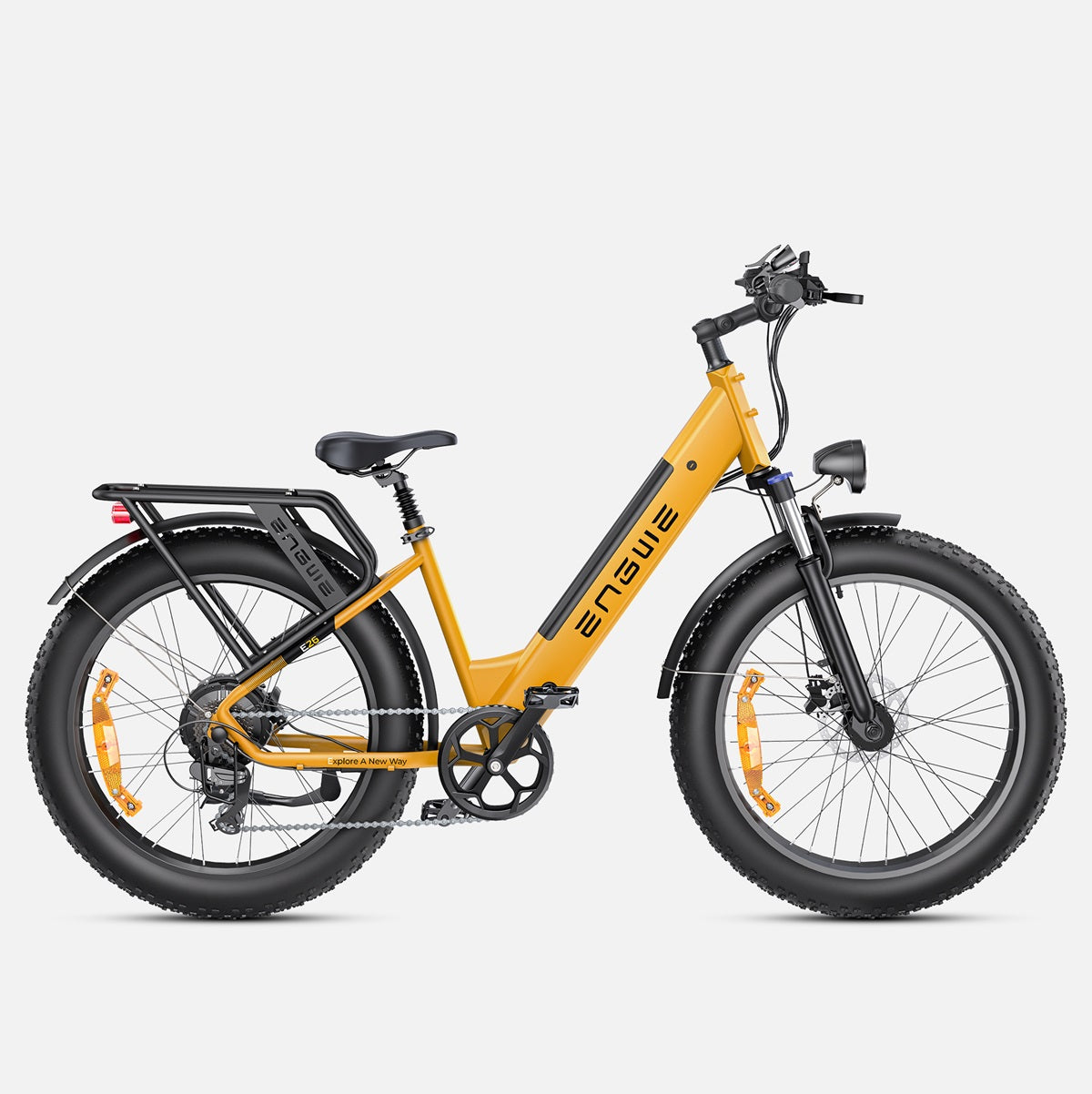 Bicicleta eléctrica ENGWE amarilla sobre fondo blanco.
