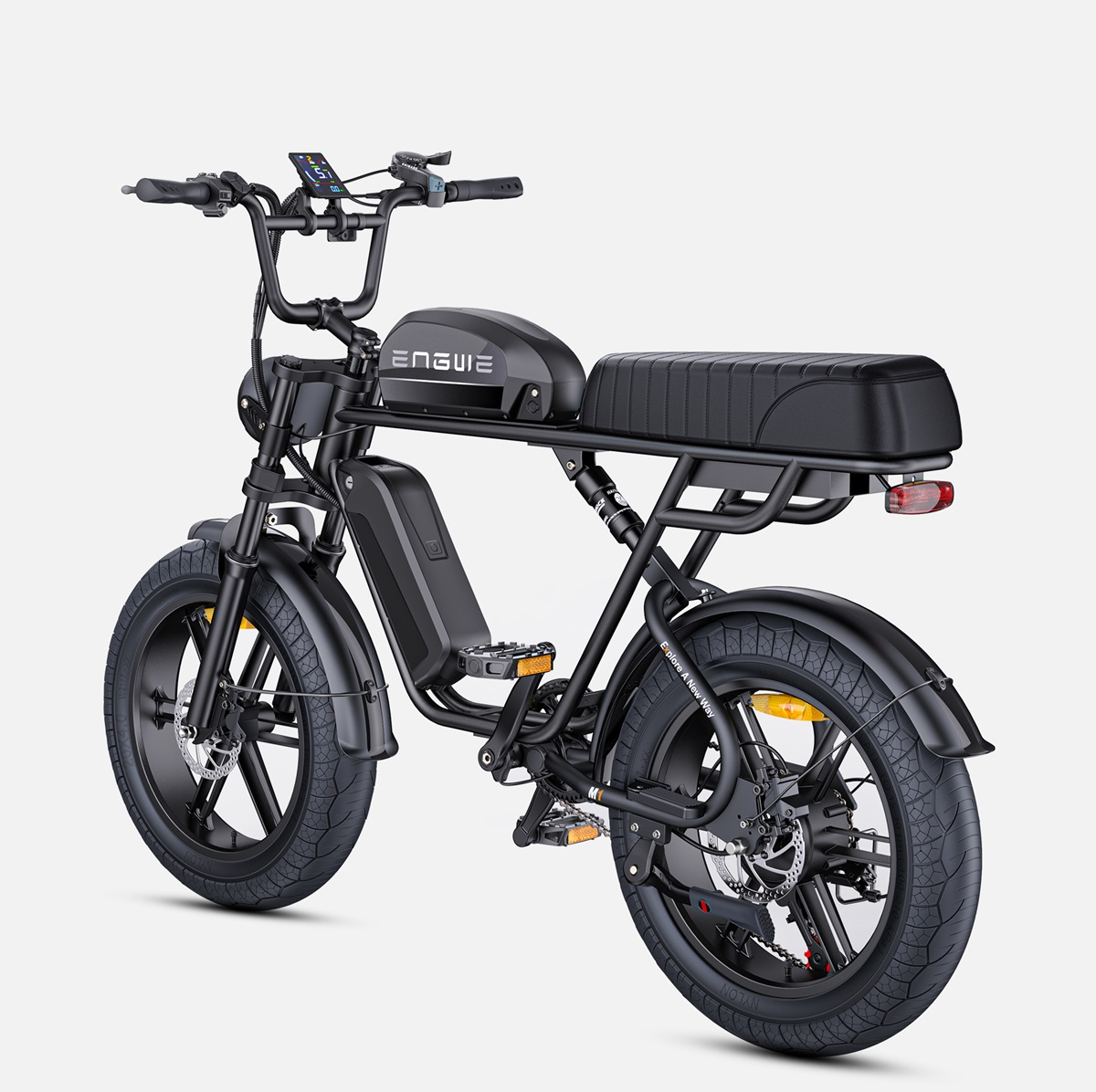 Una bicicleta eléctrica plegable blanca con neumáticos y detalles negros, sobre un fondo blanco.