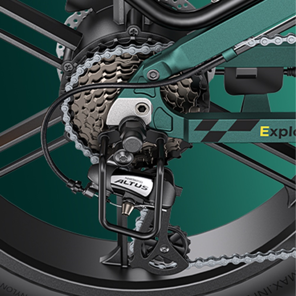 Rueda de bicicleta con engranajes, un cambio trasero y la palabra Explore.