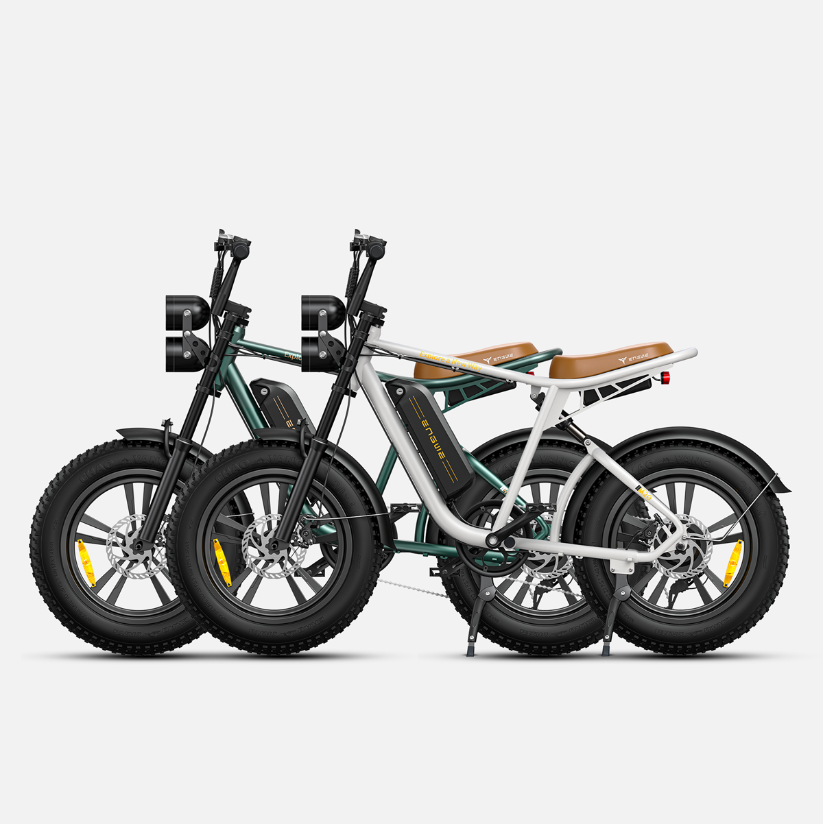 Tres bicicletas eléctricas verdes y blancas una al lado de la otra.