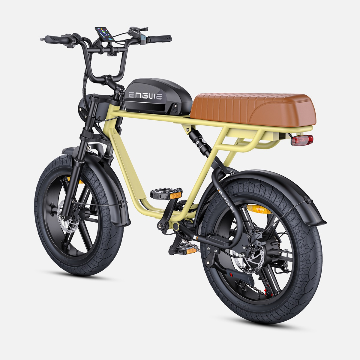 Bicicleta eléctrica, cuadro amarillo, asiento marrón. Llantas y motor negros. Manillar negro.