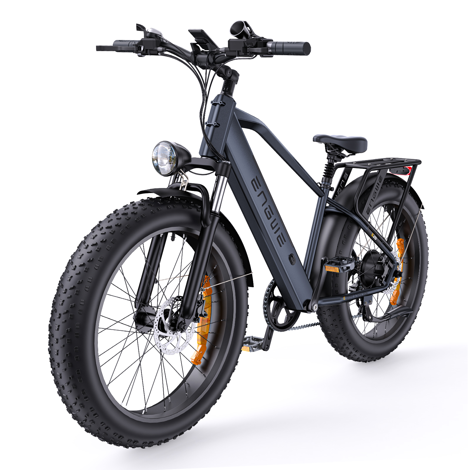 Schwarzes Elektrofahrrad mit breiten Reifen. Scheinwerfer und Gepäckträger sichtbar.