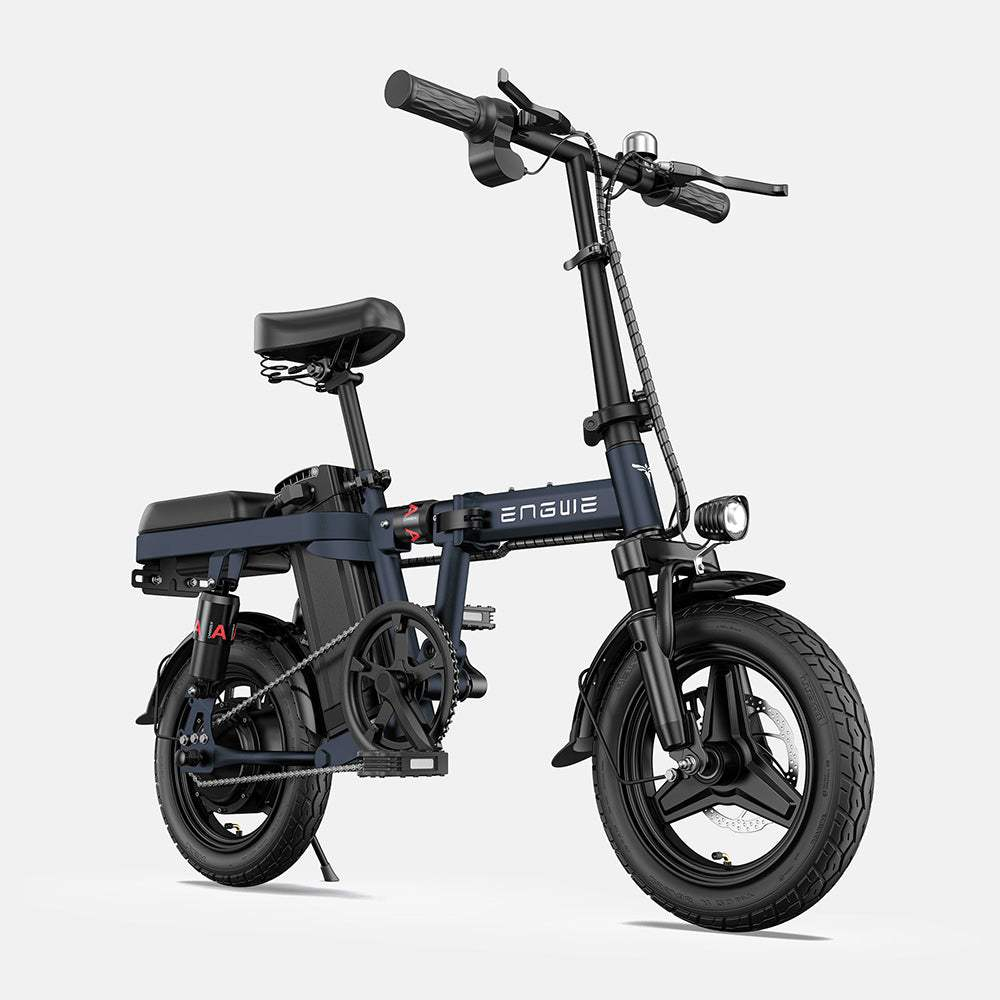 Bici elettrica pieghevole Engwe blu, pneumatici neri, vista frontale, sfondo bianco.