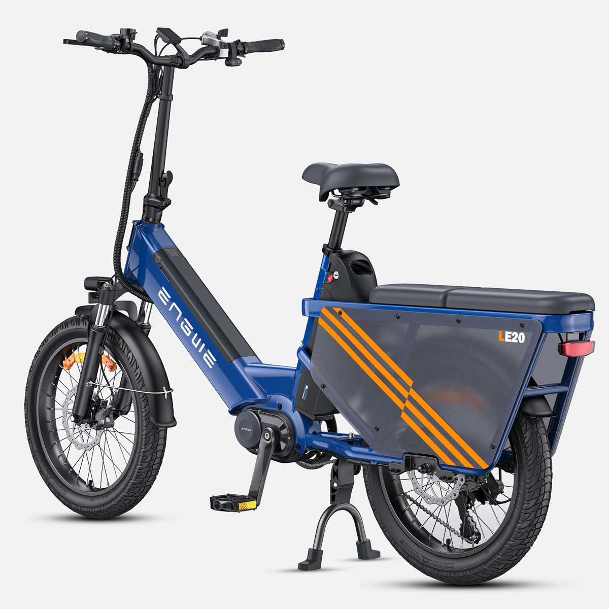 Blaues und schwarzes Elektrofahrrad mit orangen Streifen an der Seite.