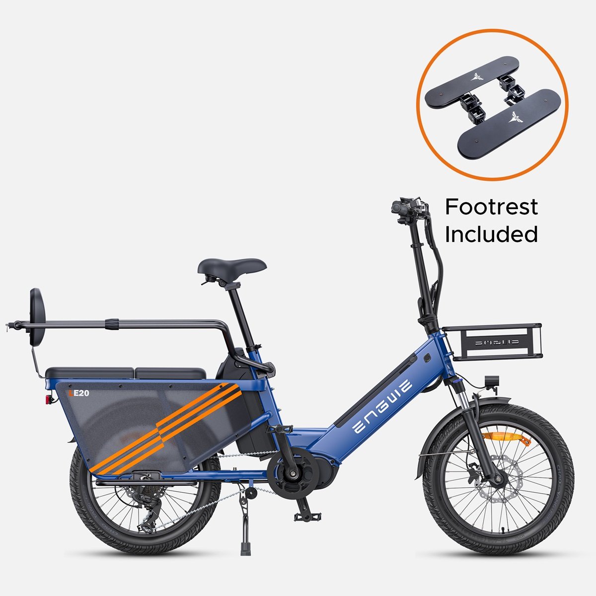 Blaues Elektrofahrrad mit Korb und Fußstützen. Auf dem Bild steht „Footrest Included“.
