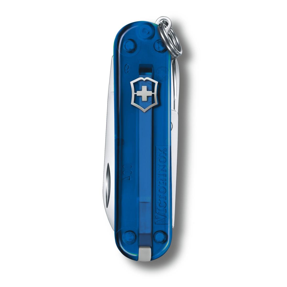 Mavi ve beyaz bir Victorinox İsviçre çakısı.