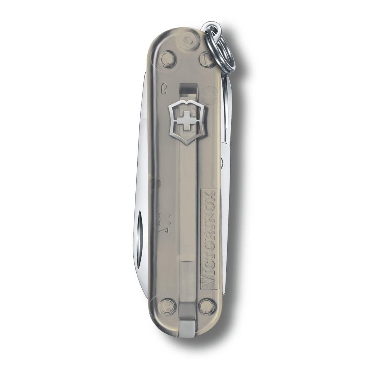 Görünür aletleri olan şeffaf Victorinox İsviçre çakısı, bir haç logosu dahil.