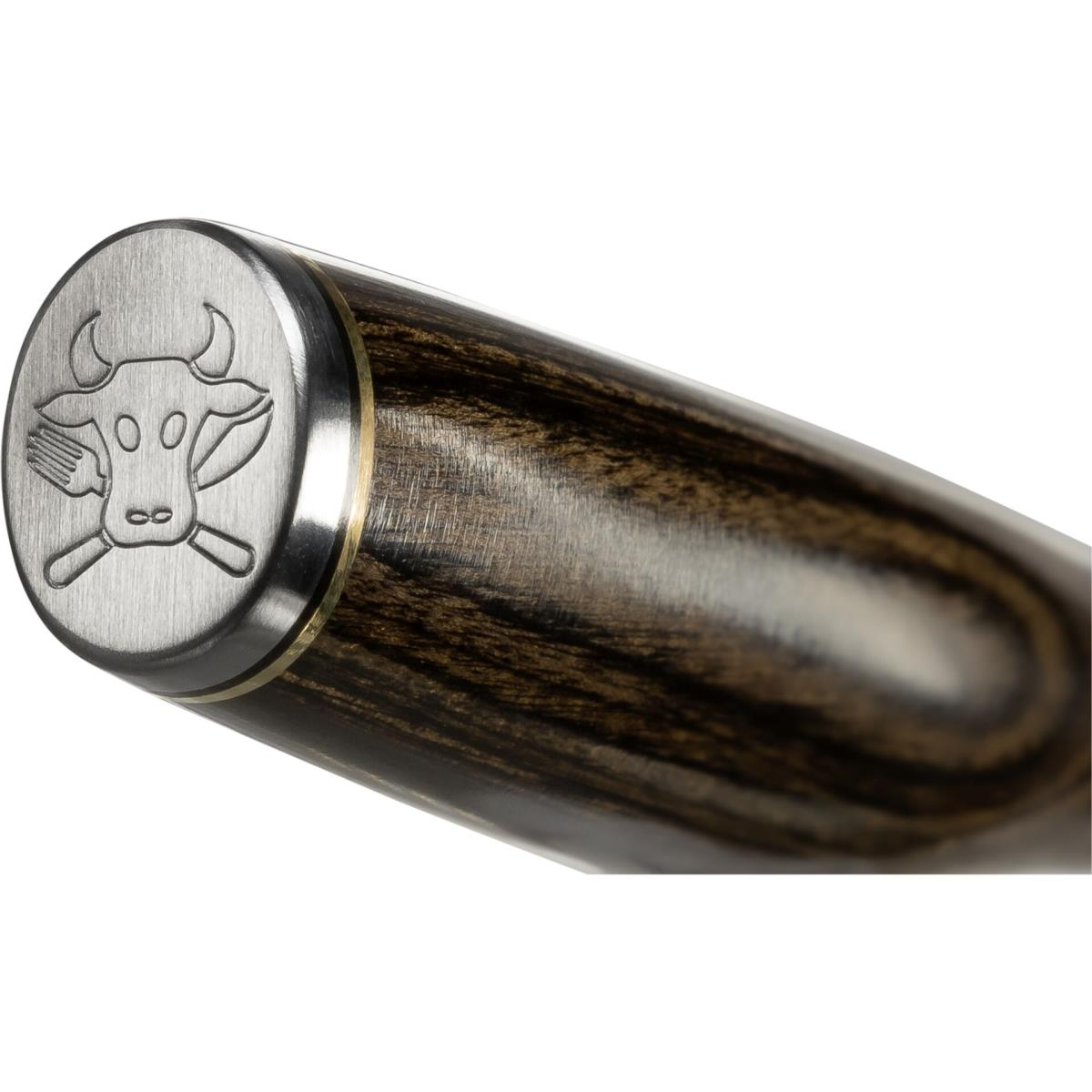 Nahaufnahme des Endes eines Messergriffs mit einem Kuhlogo.