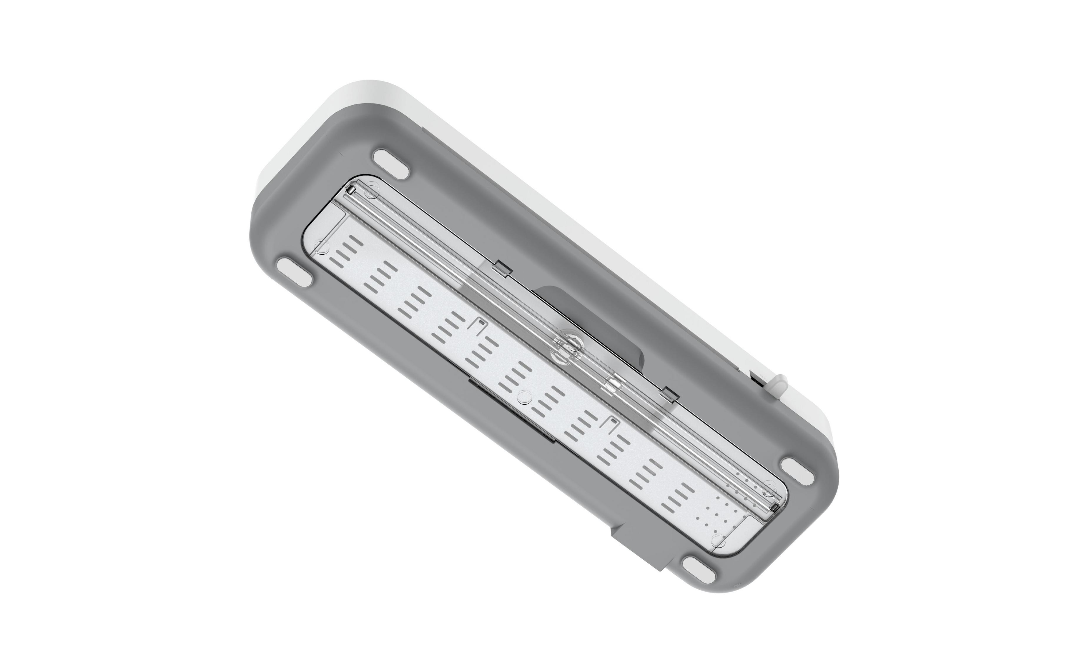 Szara i biała prostokątna oprawa oświetleniowa. Ma szereg pionowych szczelin i jest ustawiona pod kątem.