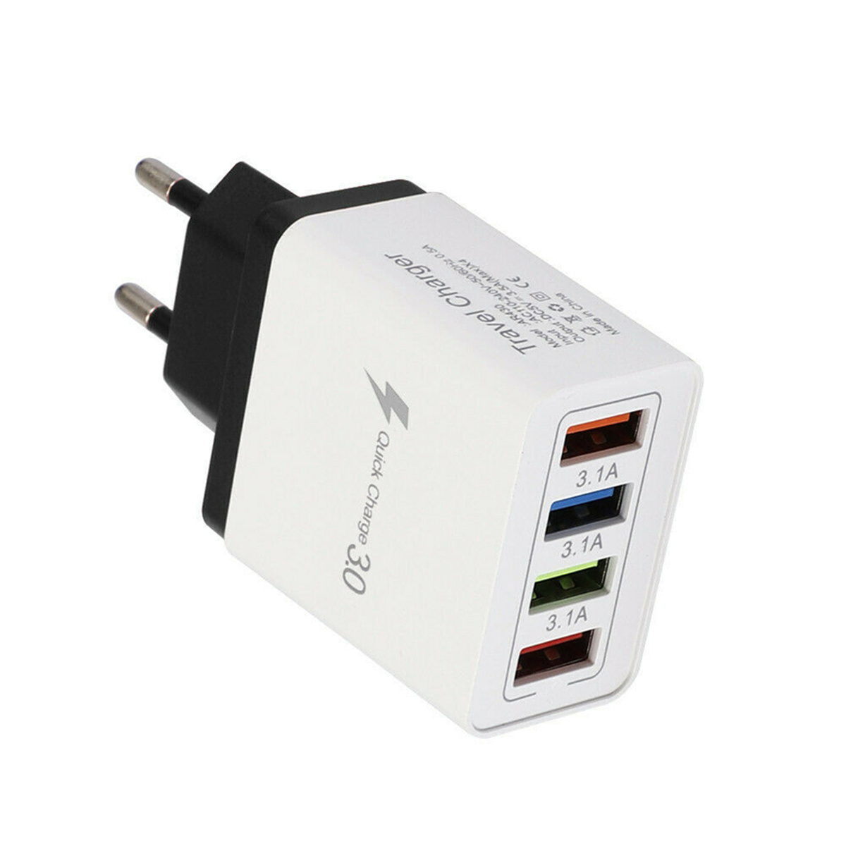 Ein weißes Reise-Ladegerät mit vier USB-Anschlüssen, beschriftet mit 'Quick Charge 3.0'.