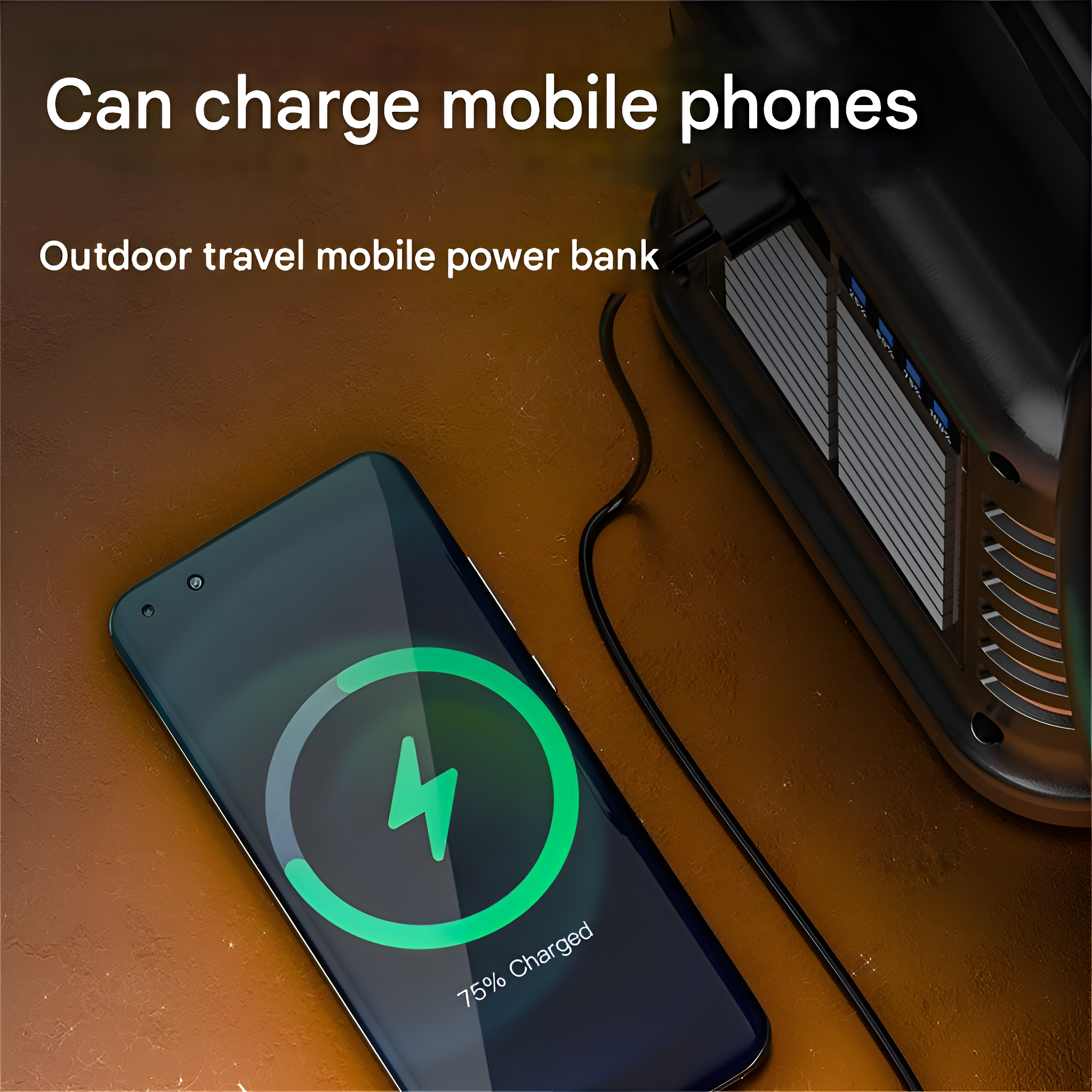 Ein Mobiltelefon, das geladen wird, zeigt ein grünes Ladesymbol. Eine schwarze Powerbank ist im Hintergrund.