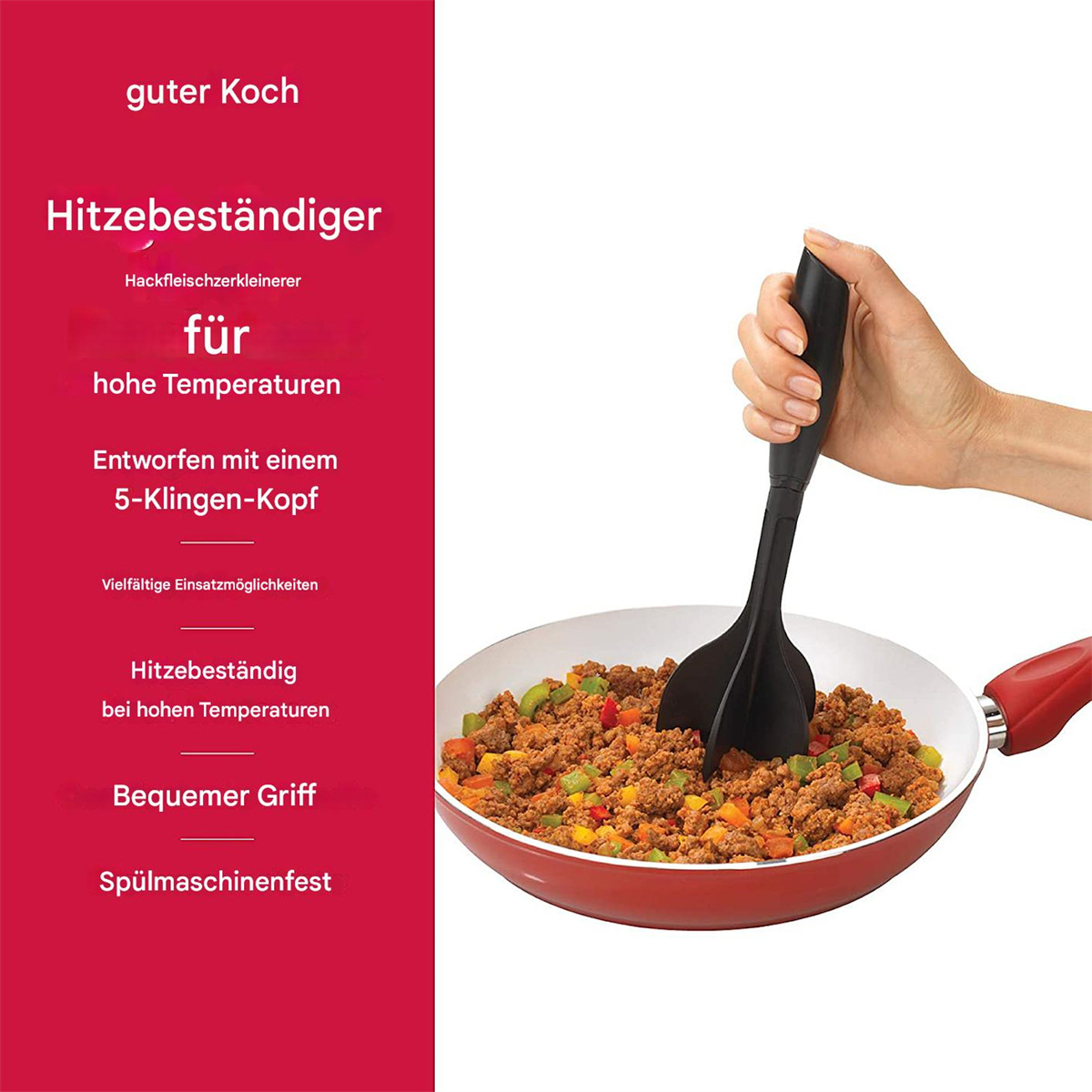 Hand, die ein Werkzeug zum Zerkleinern von Fleisch in einer Pfanne verwendet.
